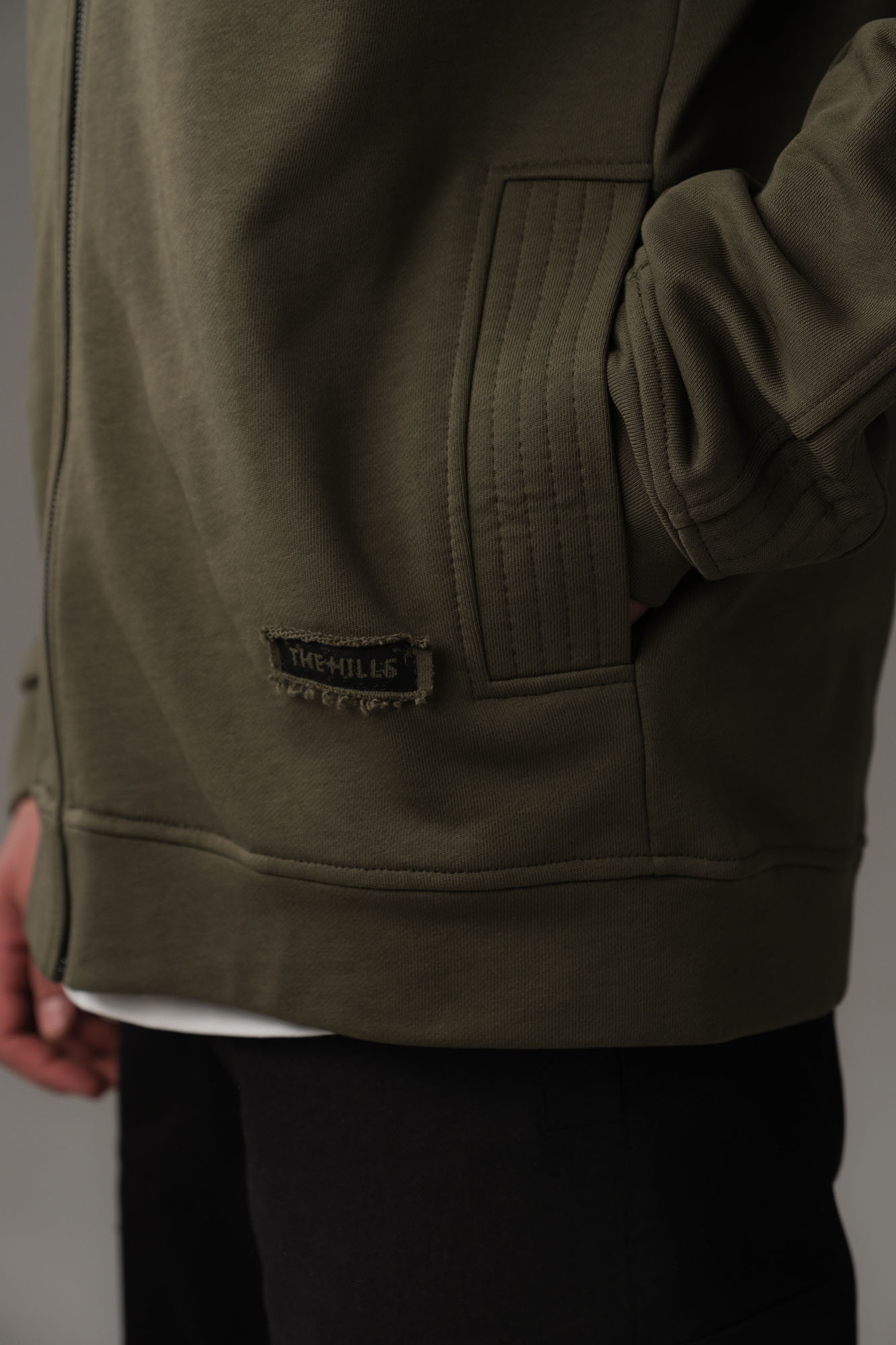 M-251-P-20-0010 Тректоп The Hills Хаки