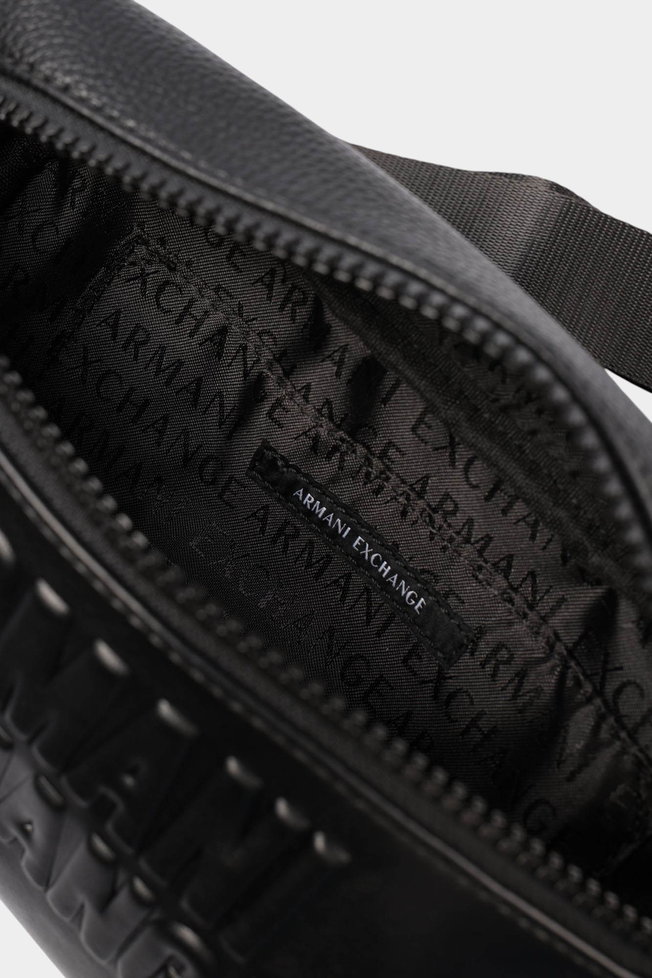 XM001624_AF17211 Сумка на пояс Armani Exchange Черный