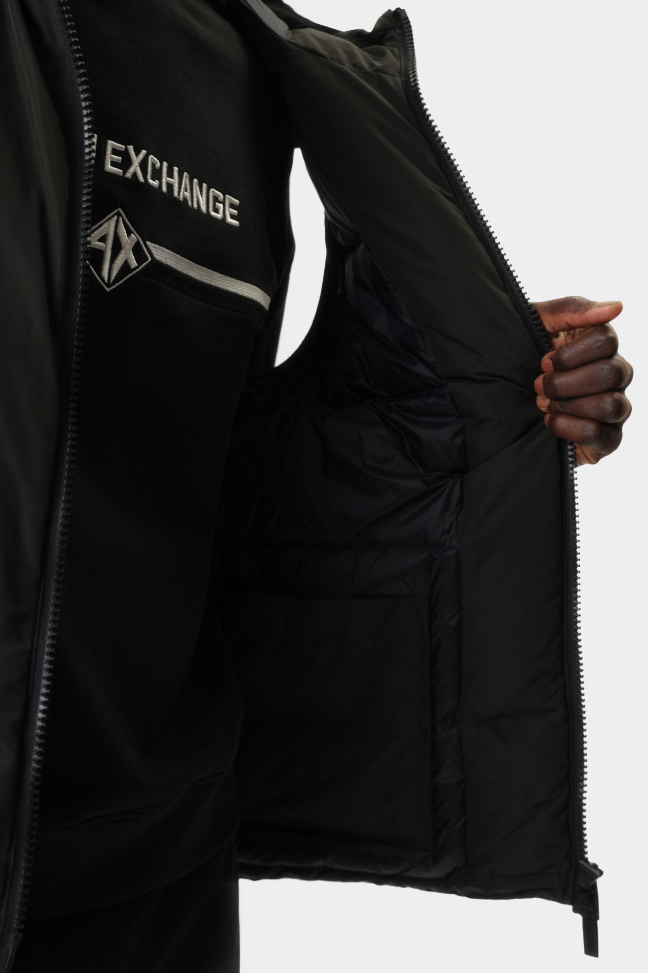 XM000585_AF13140 Жилет пуховый Armani Exchange Хаки