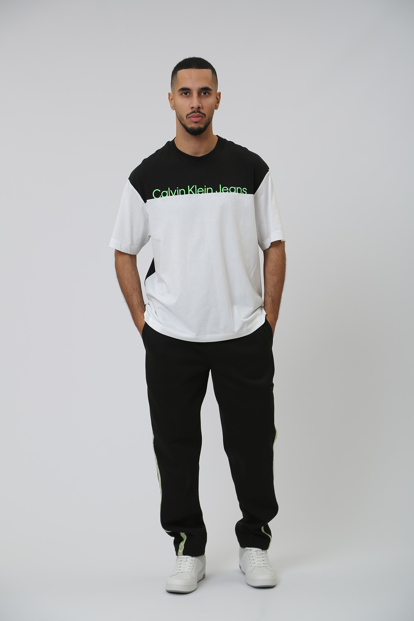 J30J324010 Футболка Calvin Klein Jeans Белый