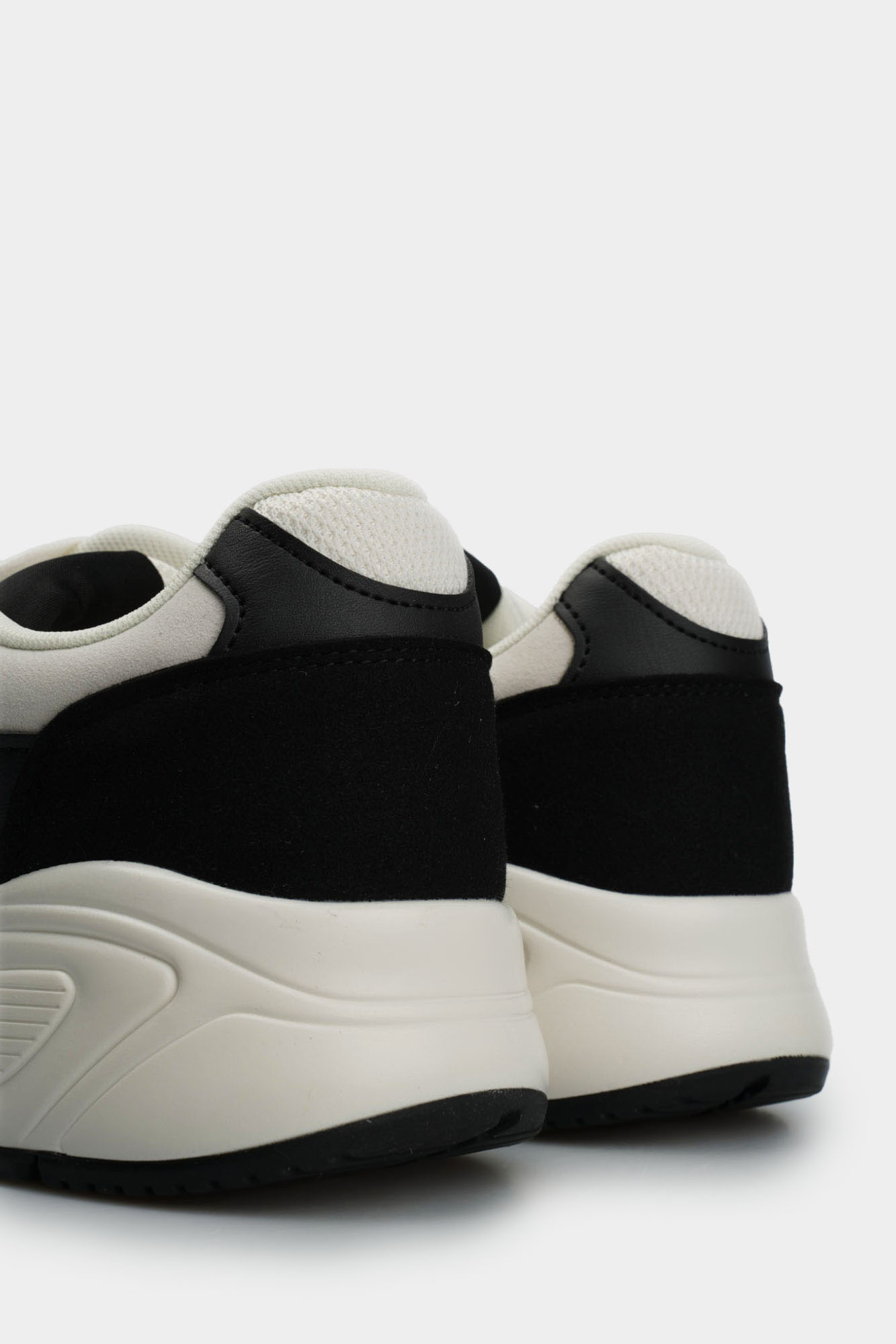 XUX265_XV957 Кроссовки Armani Exchange Черный