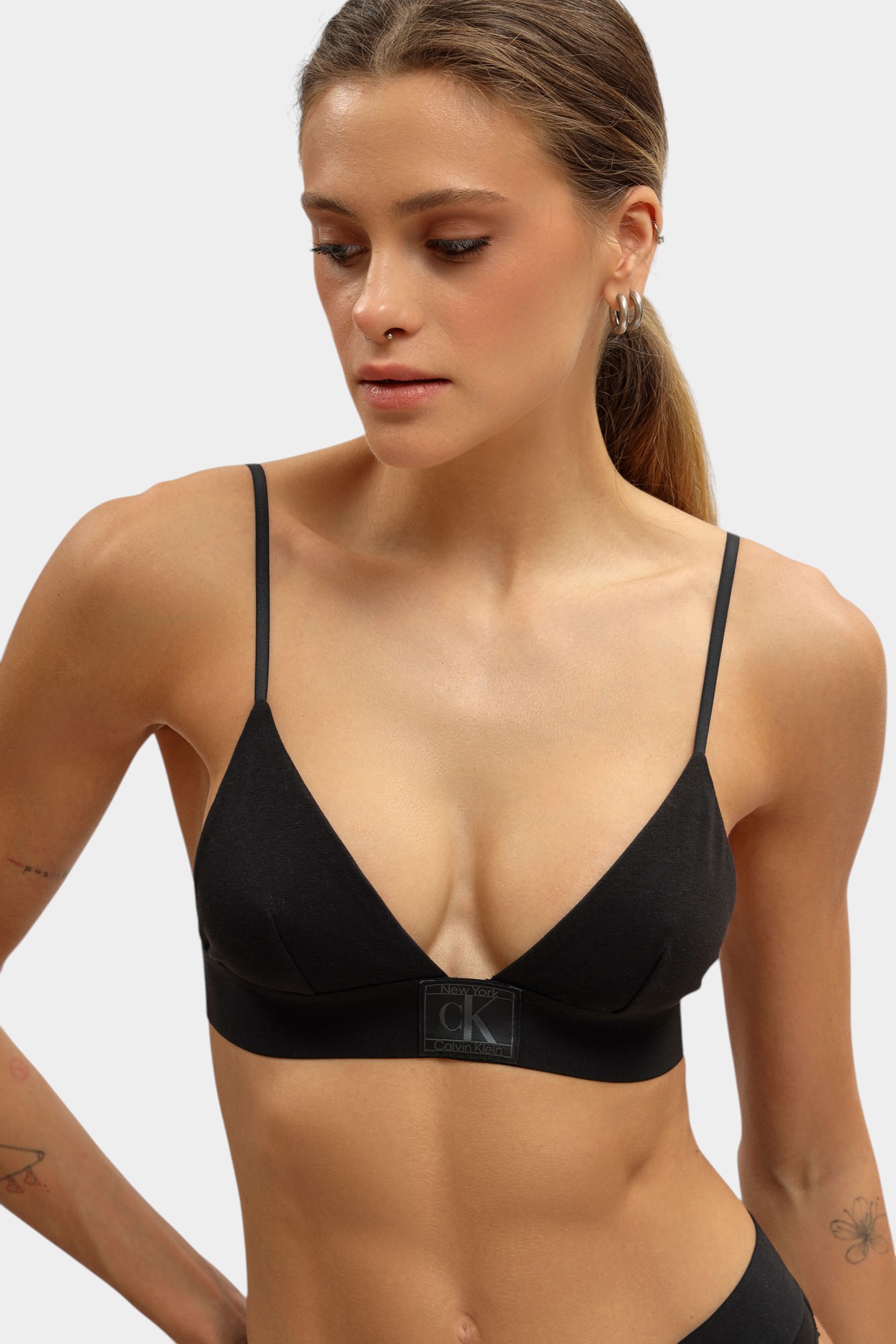 QF8204E топ calvin klein underwear 