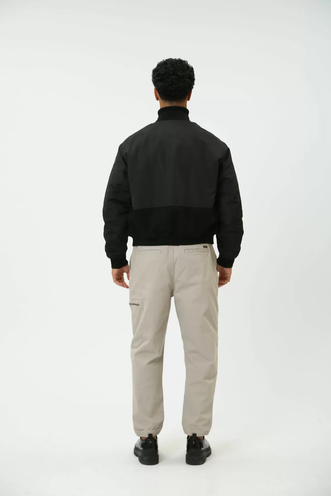 XM000033_AF10323 Бомбер Armani Exchange Черный