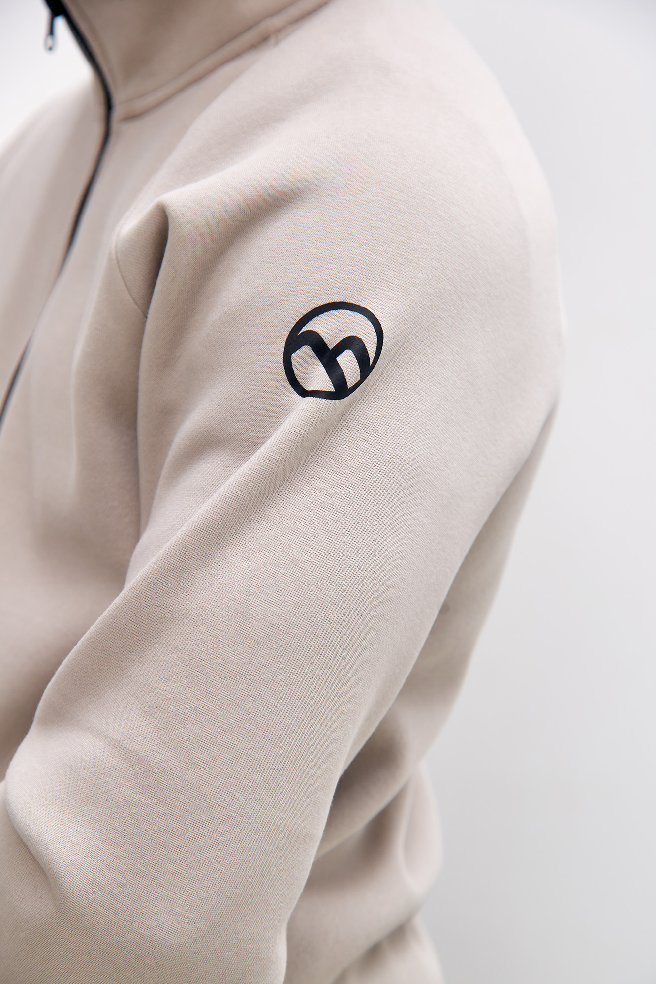 M-222-P-43-3533 Тректоп The Hills Бежевый