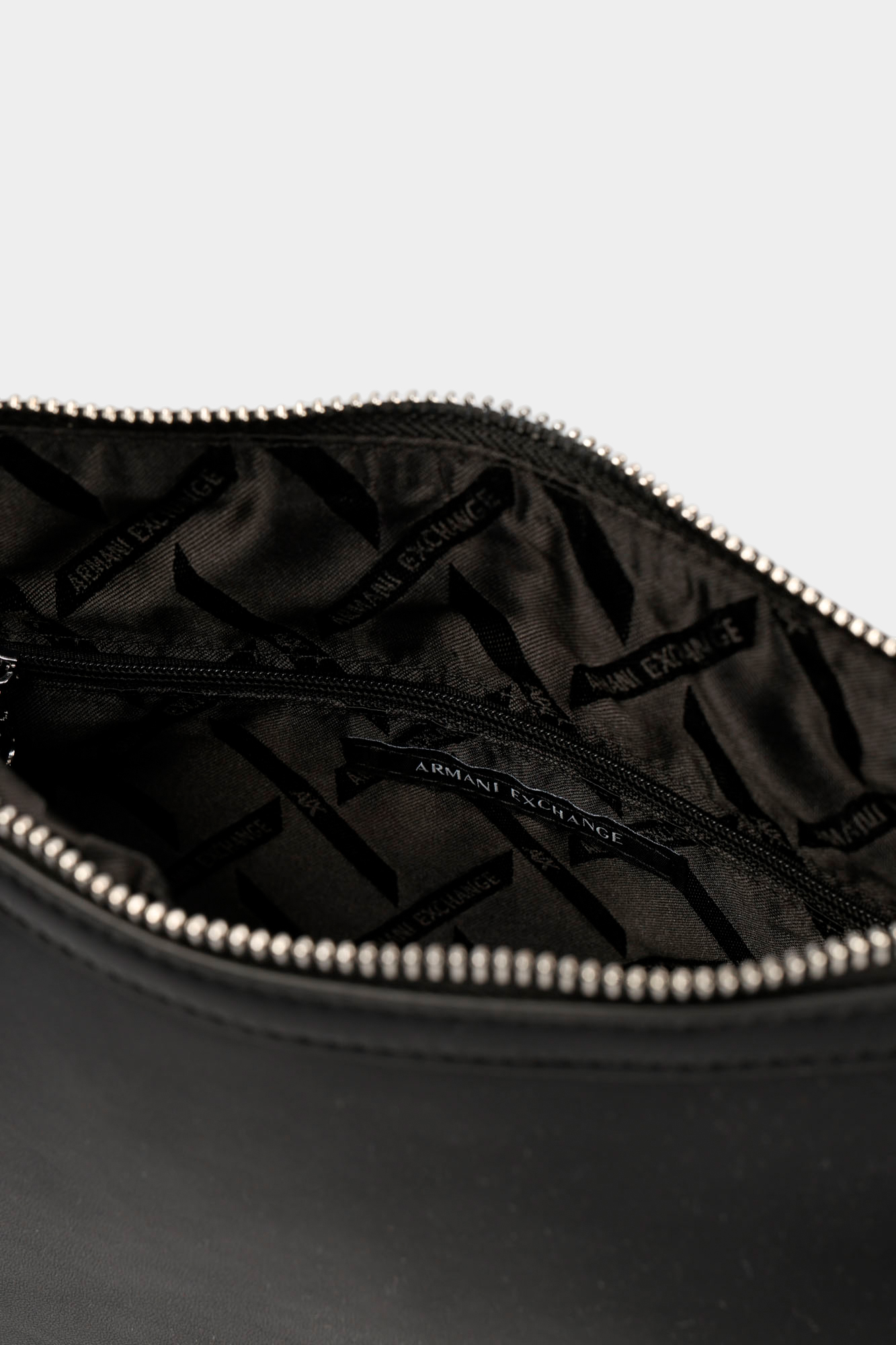 XW002593_AF21428 Сумка Armani Exchange Черный