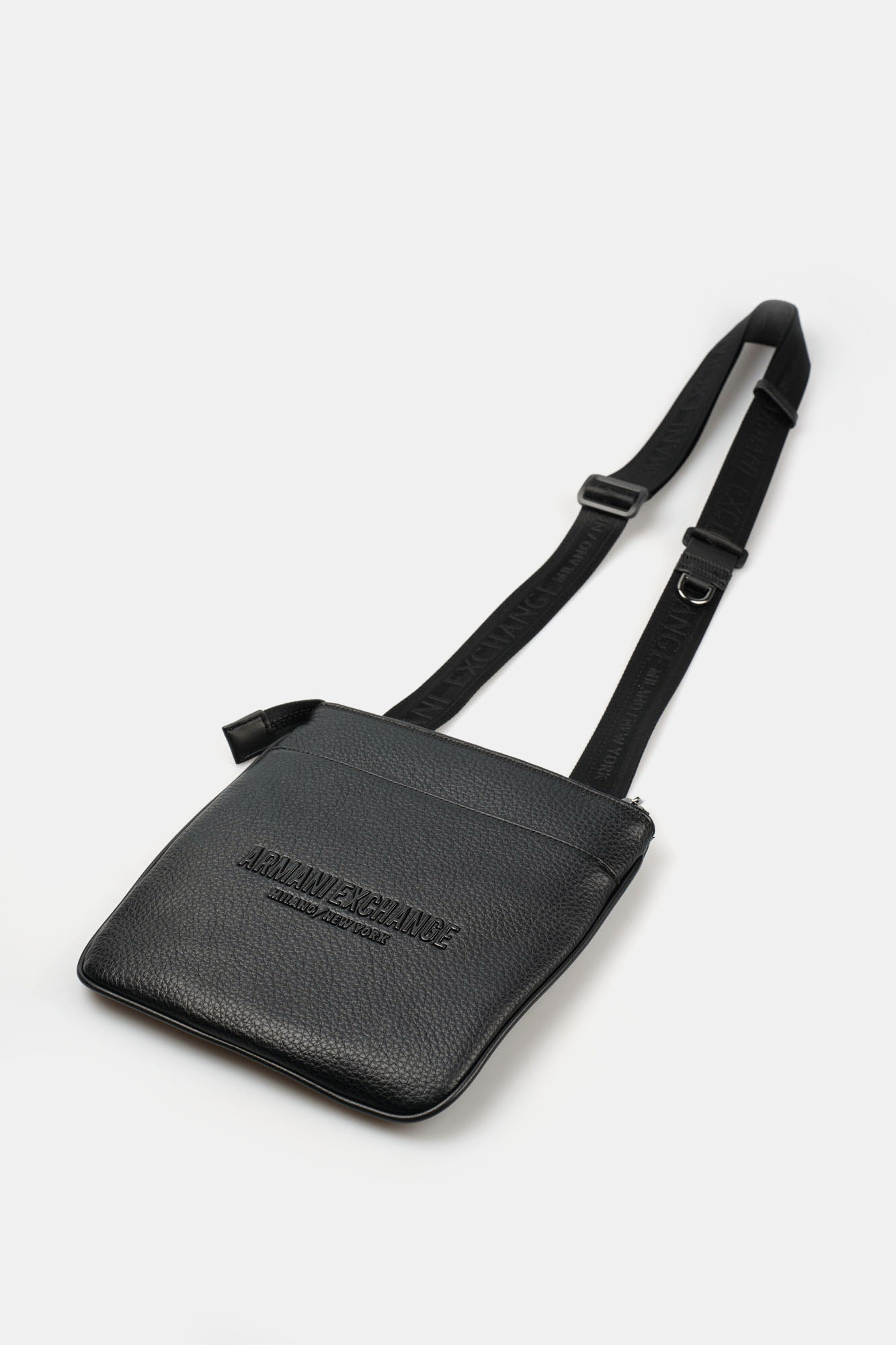 XM000155_AF11931 Сумка Armani Exchange Черный