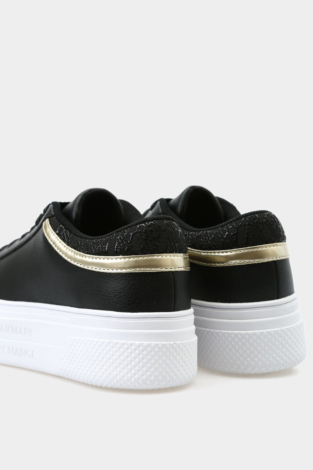 XDX159_XV887_0000 Кроссовки Armani Exchange Черный