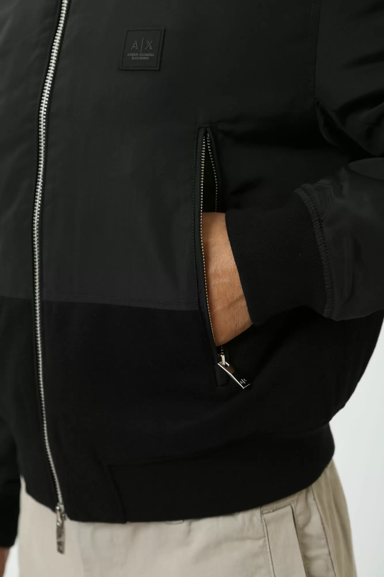 XM000033_AF10323 Бомбер Armani Exchange Черный