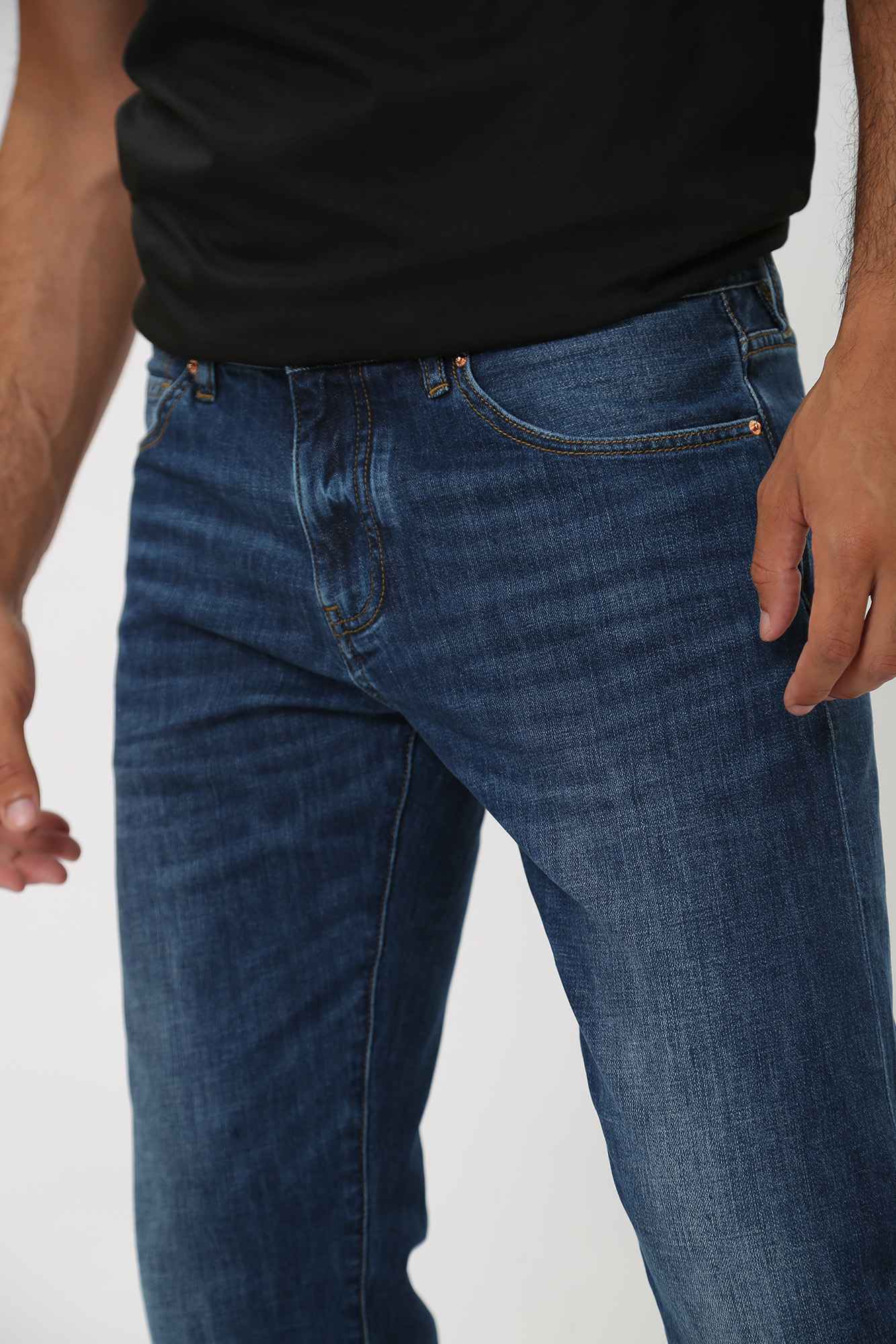 3RZJ16_Z1UGZ Брюки джинсовые   Armani Exchange Синий