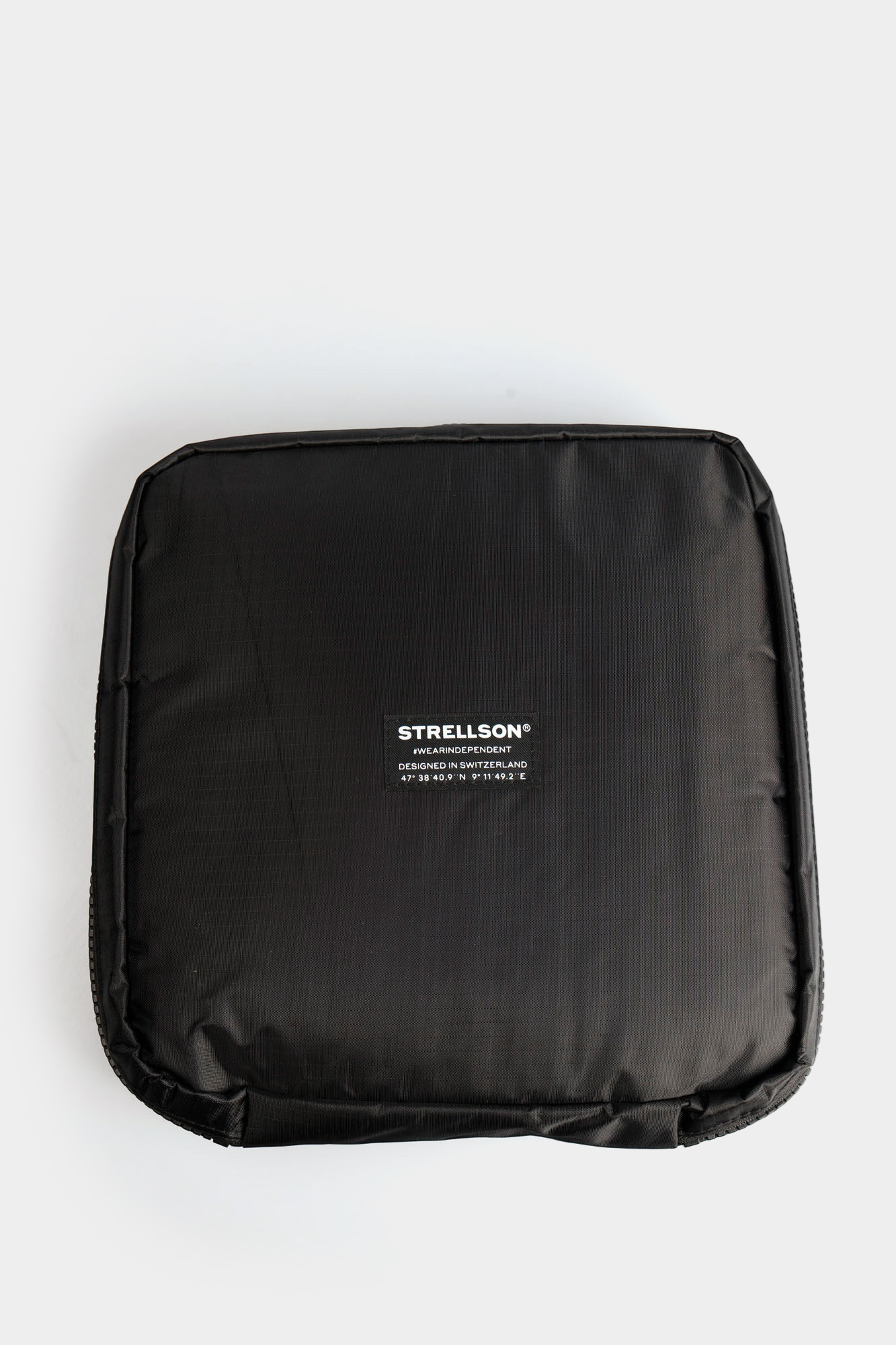 30048606_10020602 Набор шапка и шарф Strellson Черный