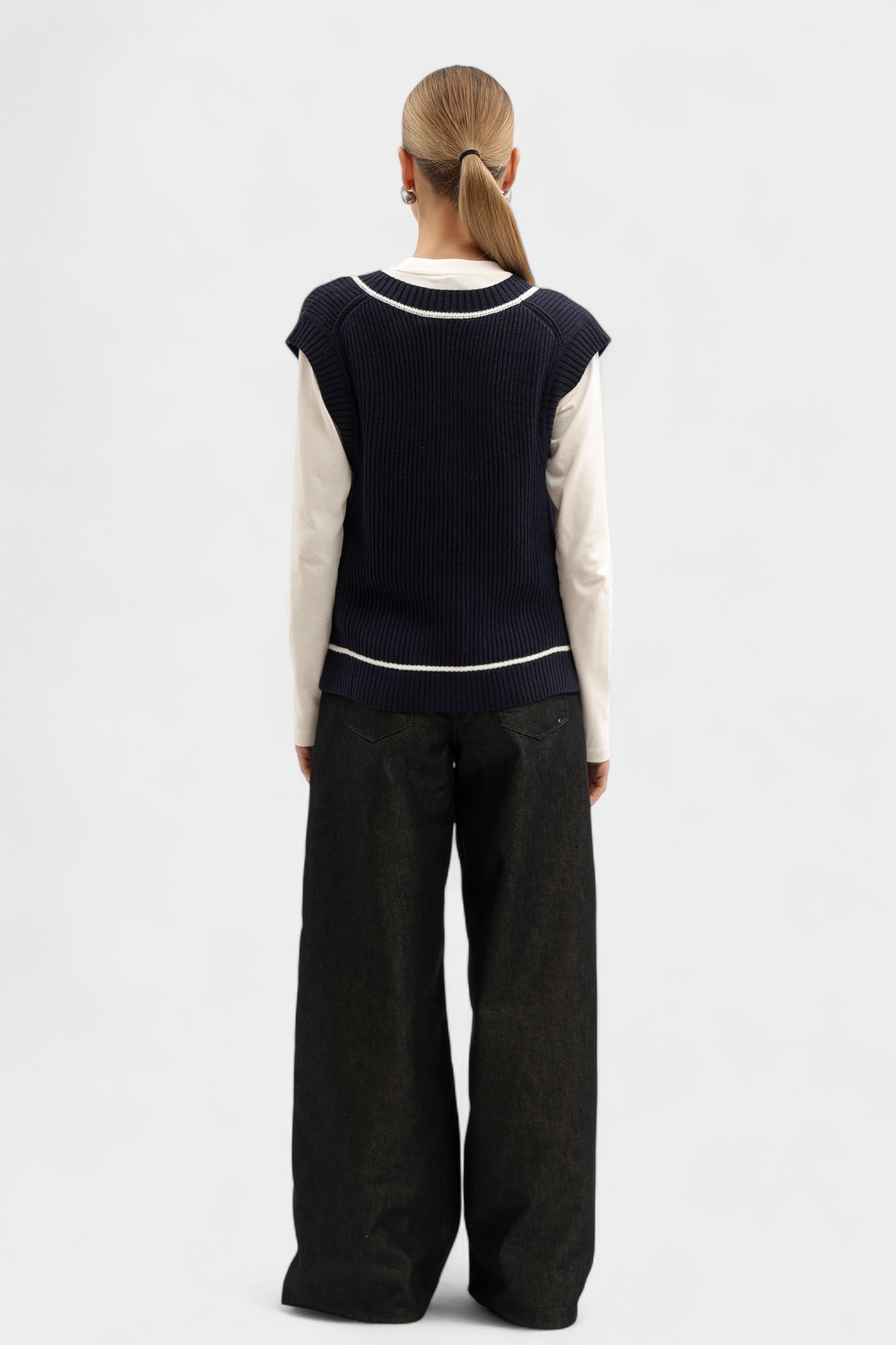 A4W18059 жилет karl lagerfeld