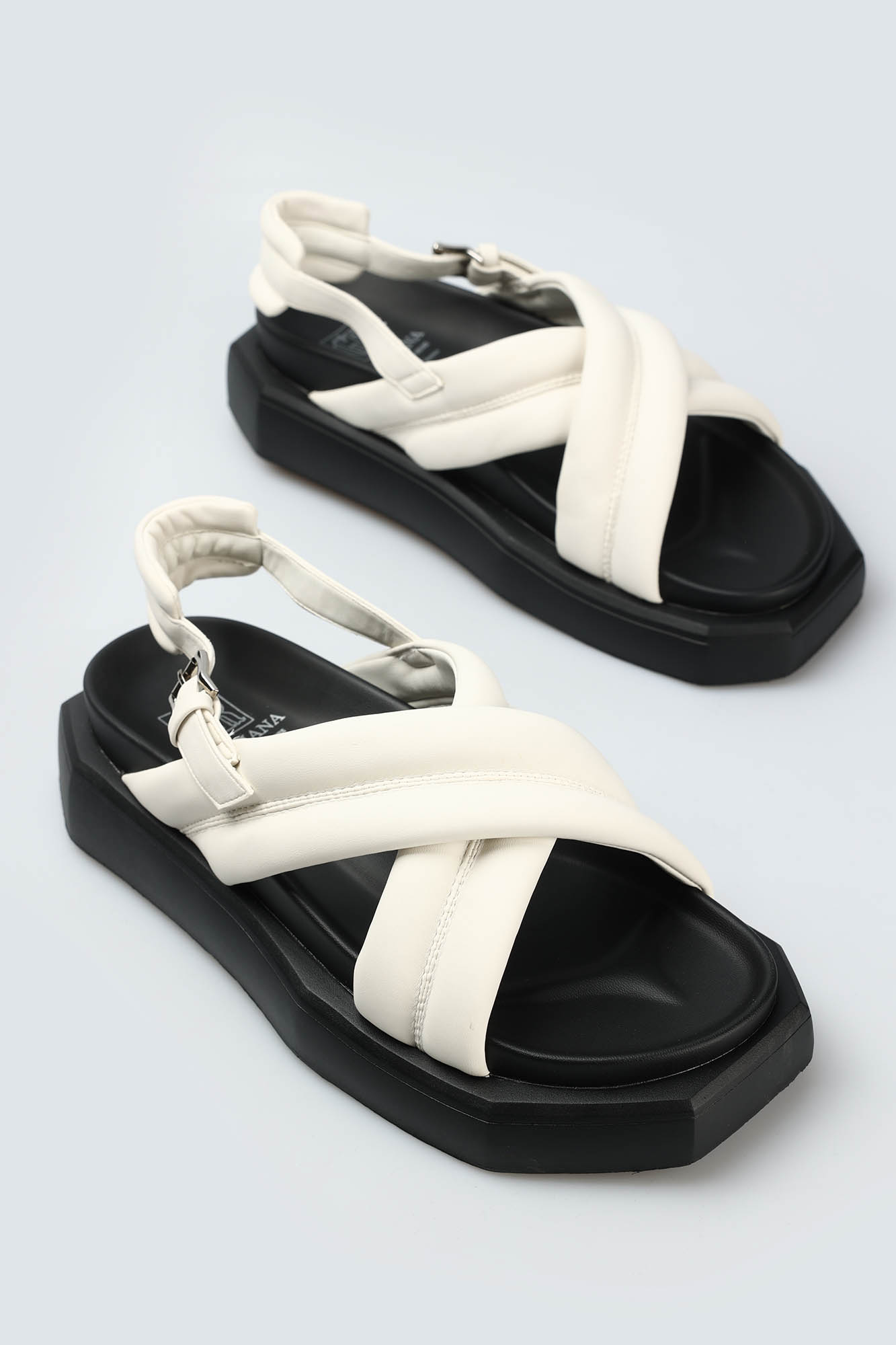 S8-011-5 Сандалии Graciana Белый