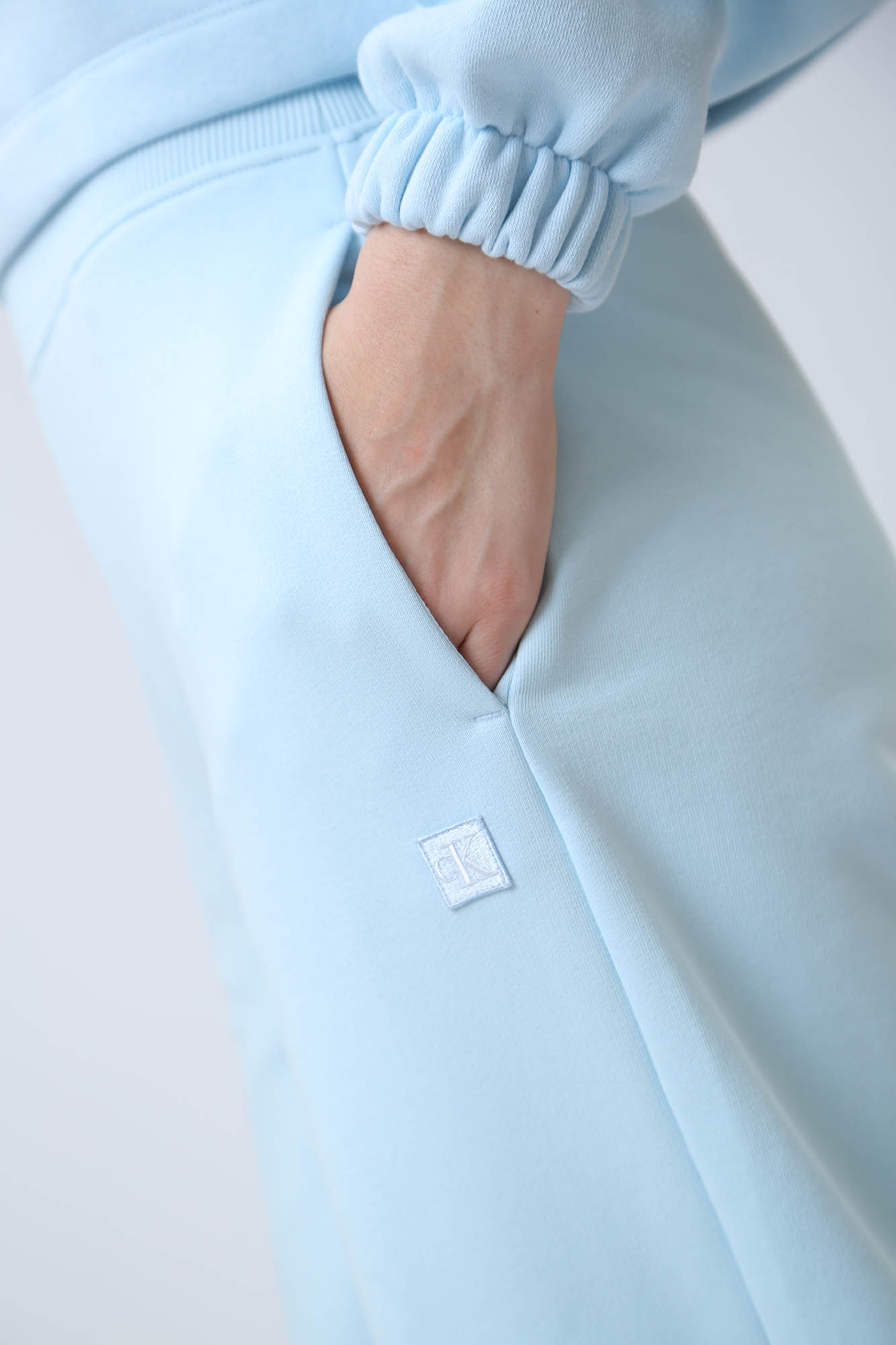 J20J222597 брюки calvin klein jeans 