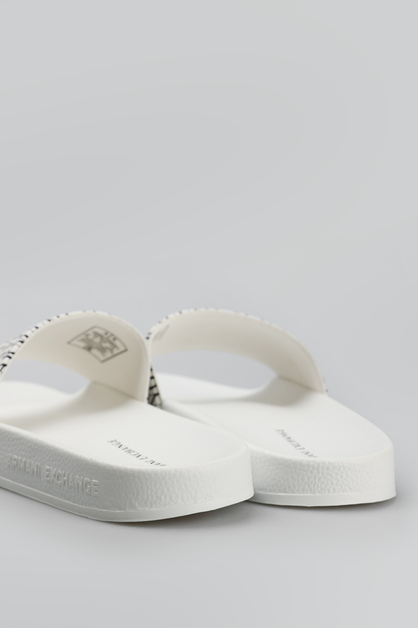 XUP004_XV679 Шлепанцы Armani Exchange Белый