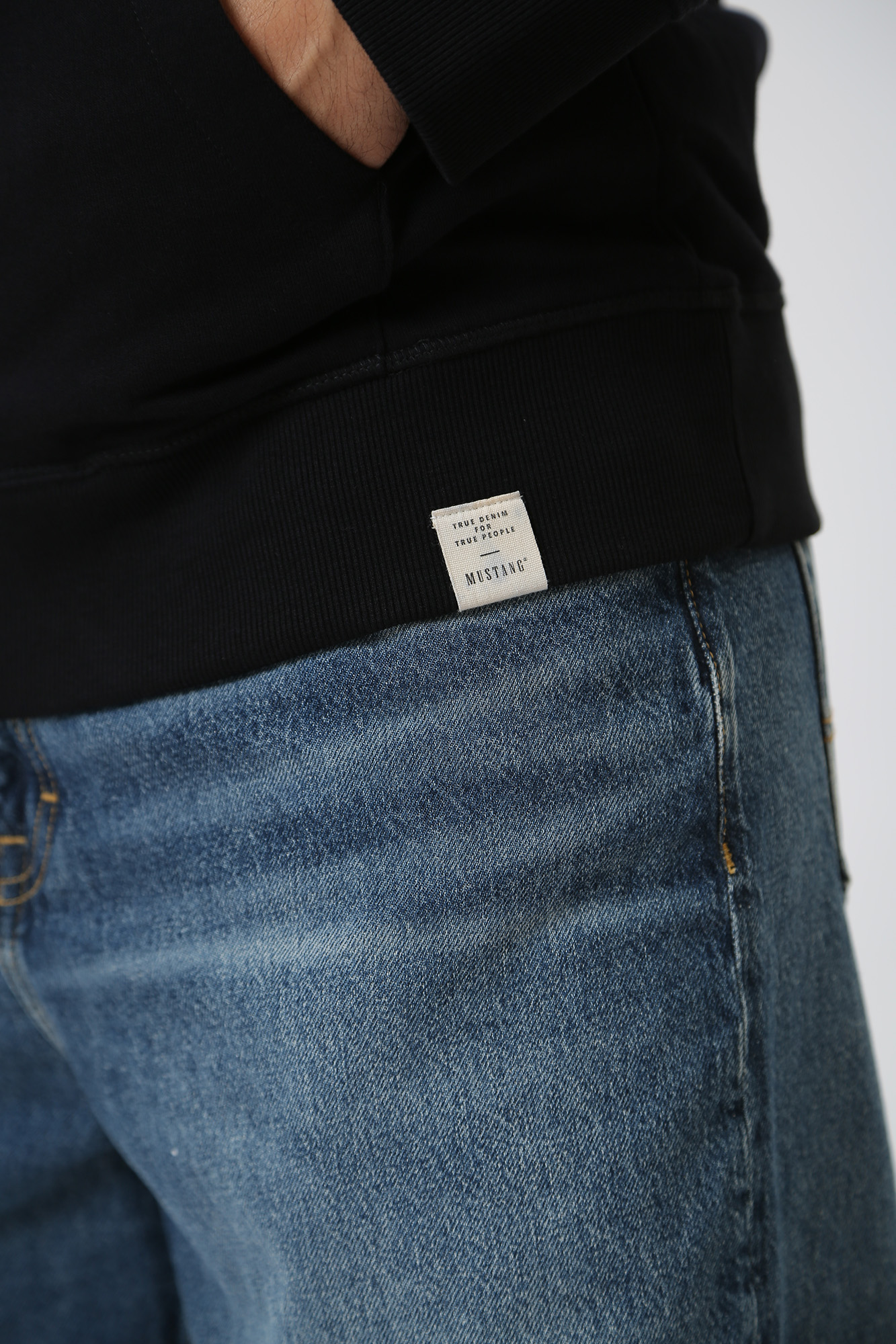 1014999 Толстовка Mustang Черный