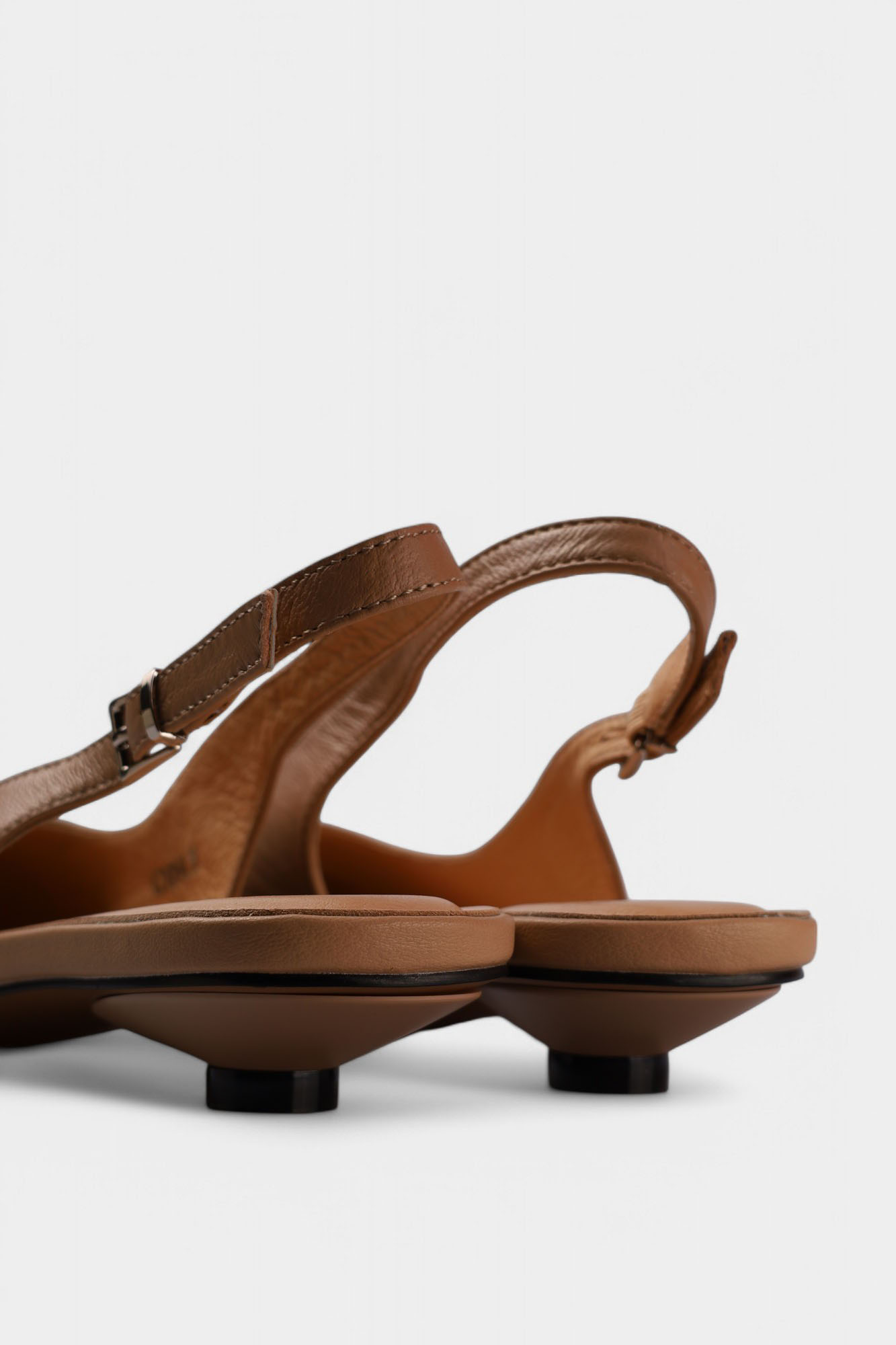 MC21678 Босоножки Marc Cony Бежевый