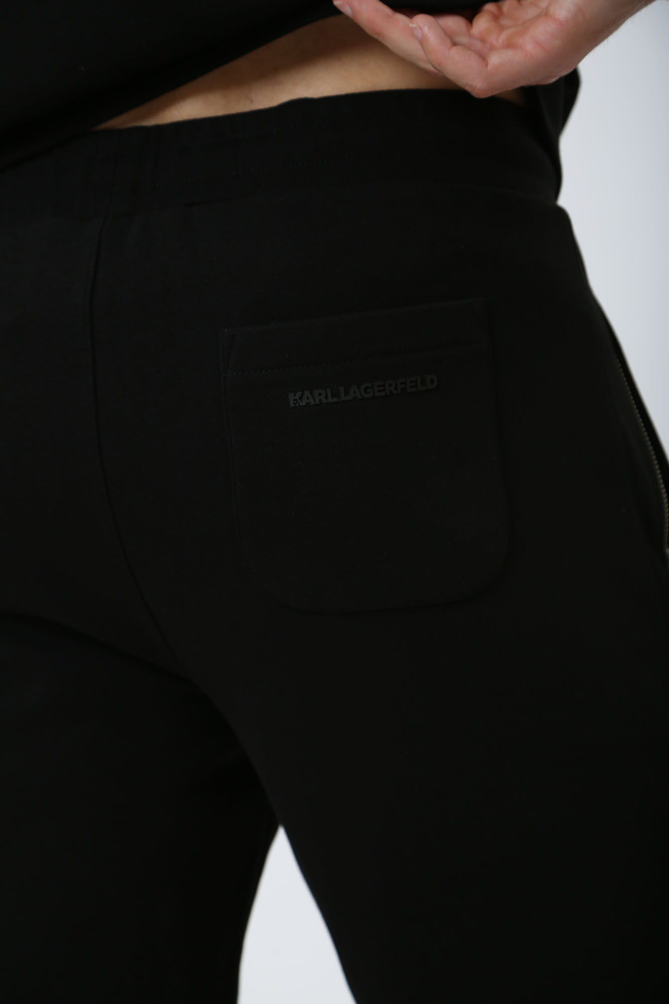 542900_705037 Шорты трикотажные Karl Lagerfeld Черный