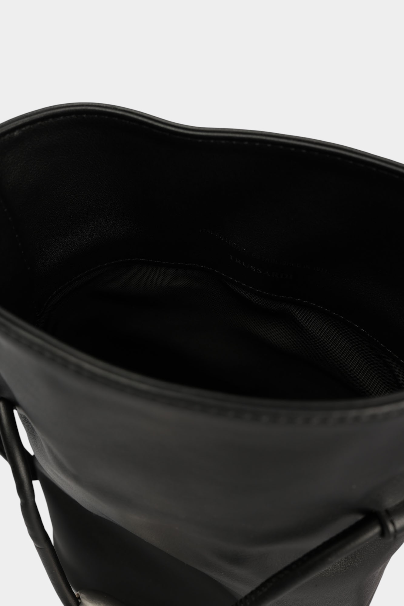 Z600E005977N-WBK01L15-19NA Сумка Trussardi Черный