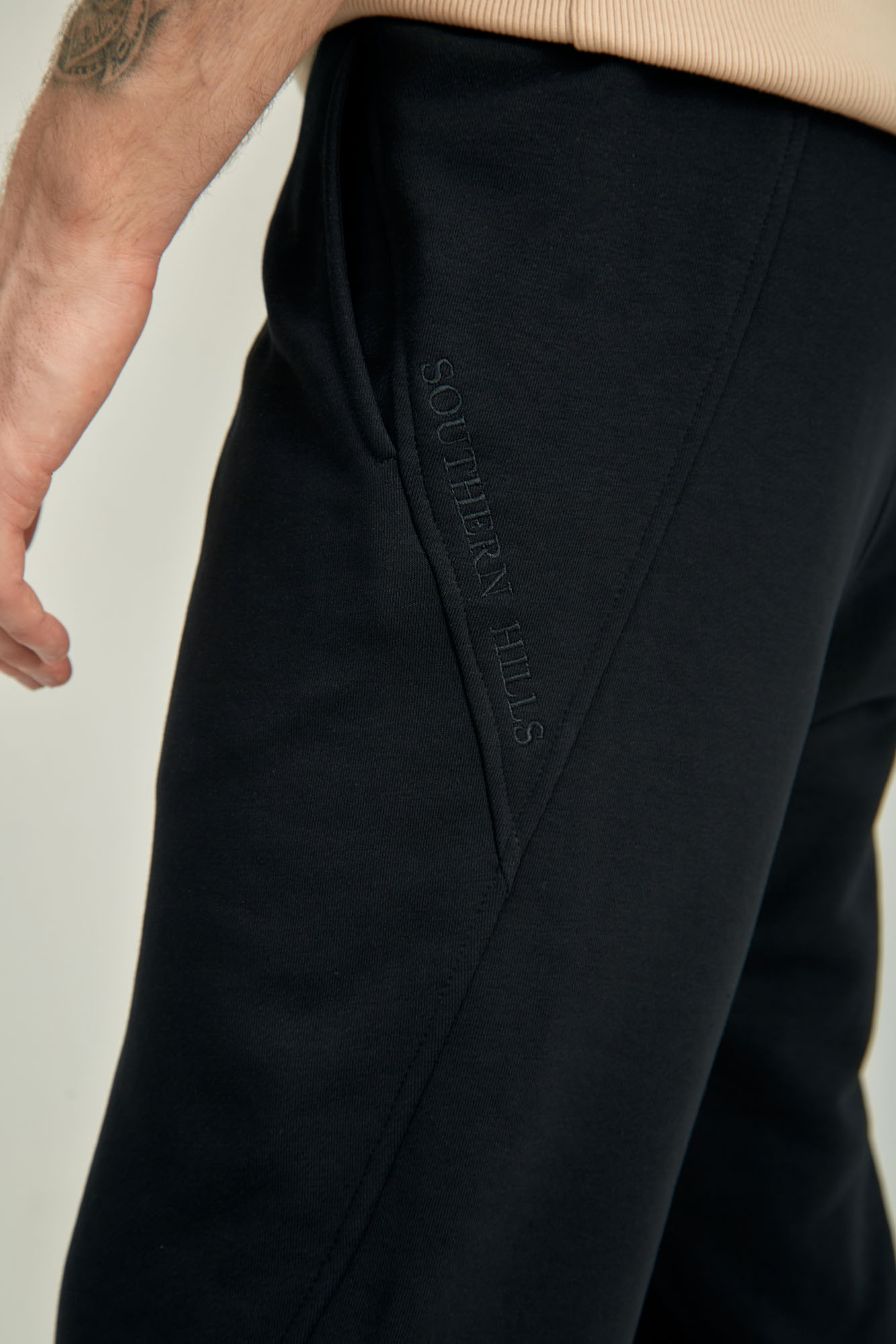 M-241-P-20-0086 Брюки спортивные The Hills Черный