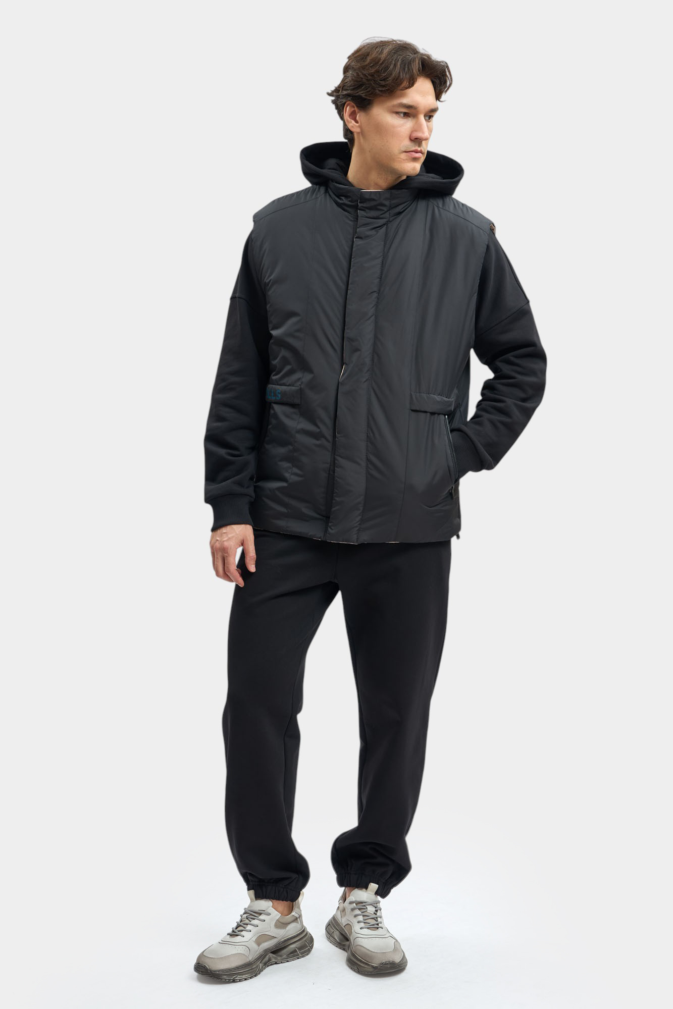 M-252-P-20-0501 Жилет The Hills Черный