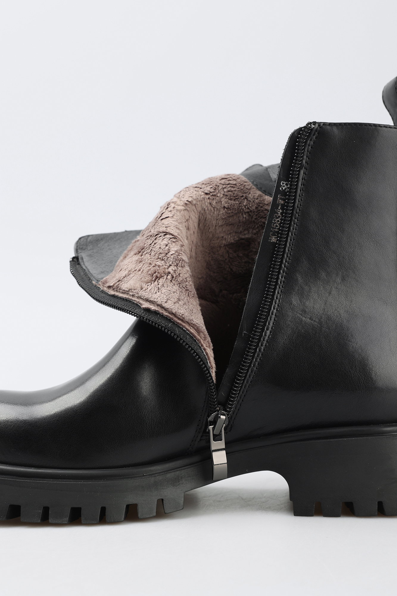 MC15834-WT/8 текстиль Полусапожки жен кожа чер. Ботинки Marc Cony Черный