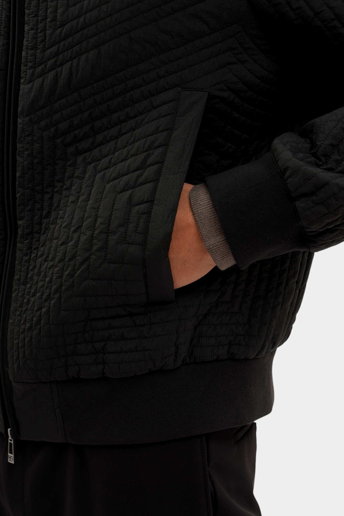 XM001101_AF16343 Бомбер Armani Exchange Черный