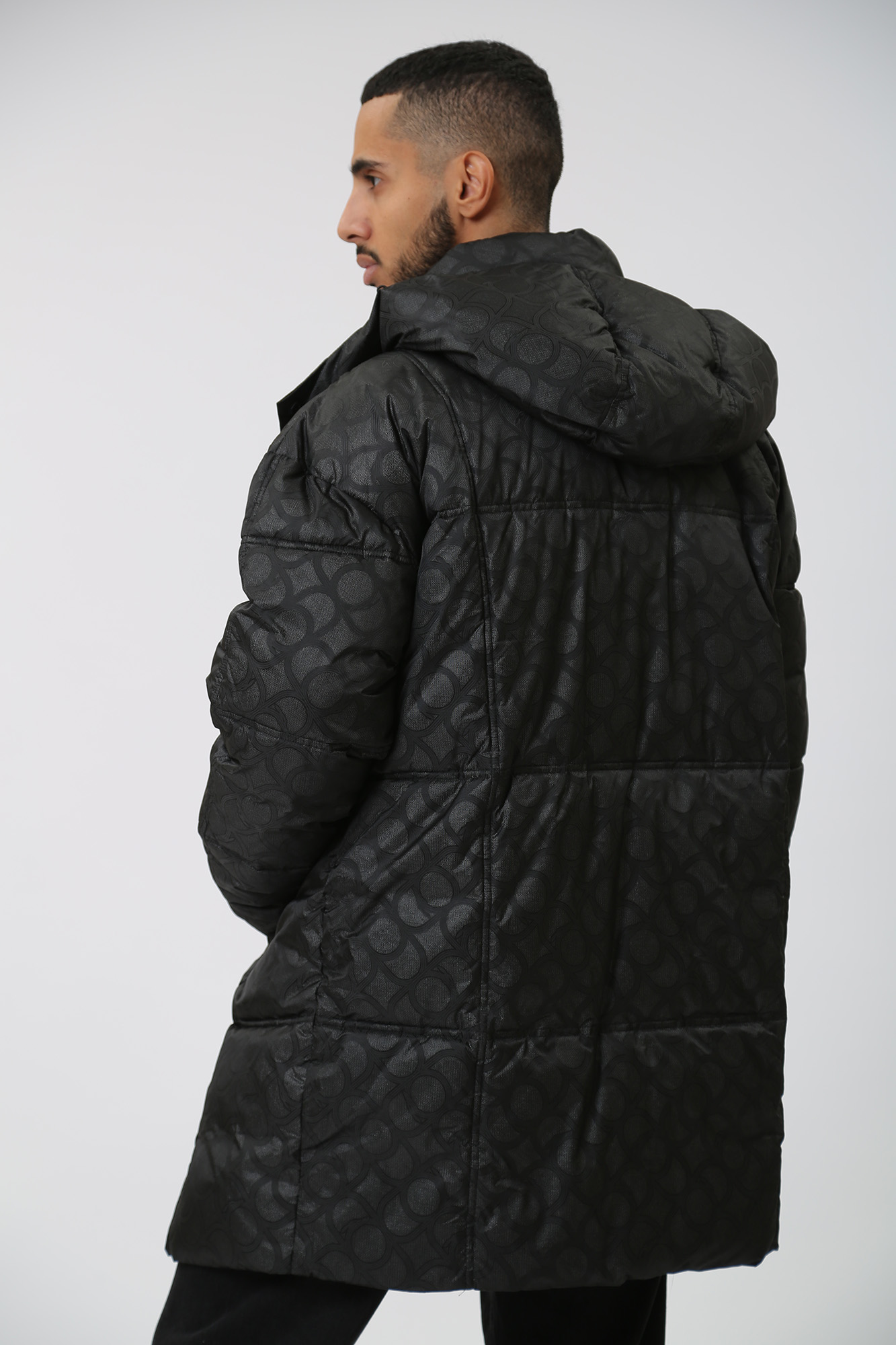 52S00945-1T006513 Пальто пуховое Trussardi Черный