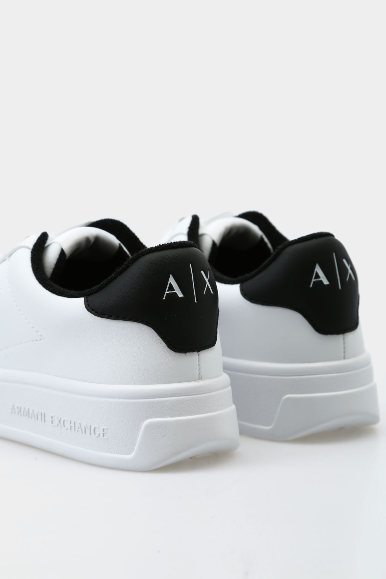 XUX203_XV805_U325 Кроссовки Armani Exchange Белый