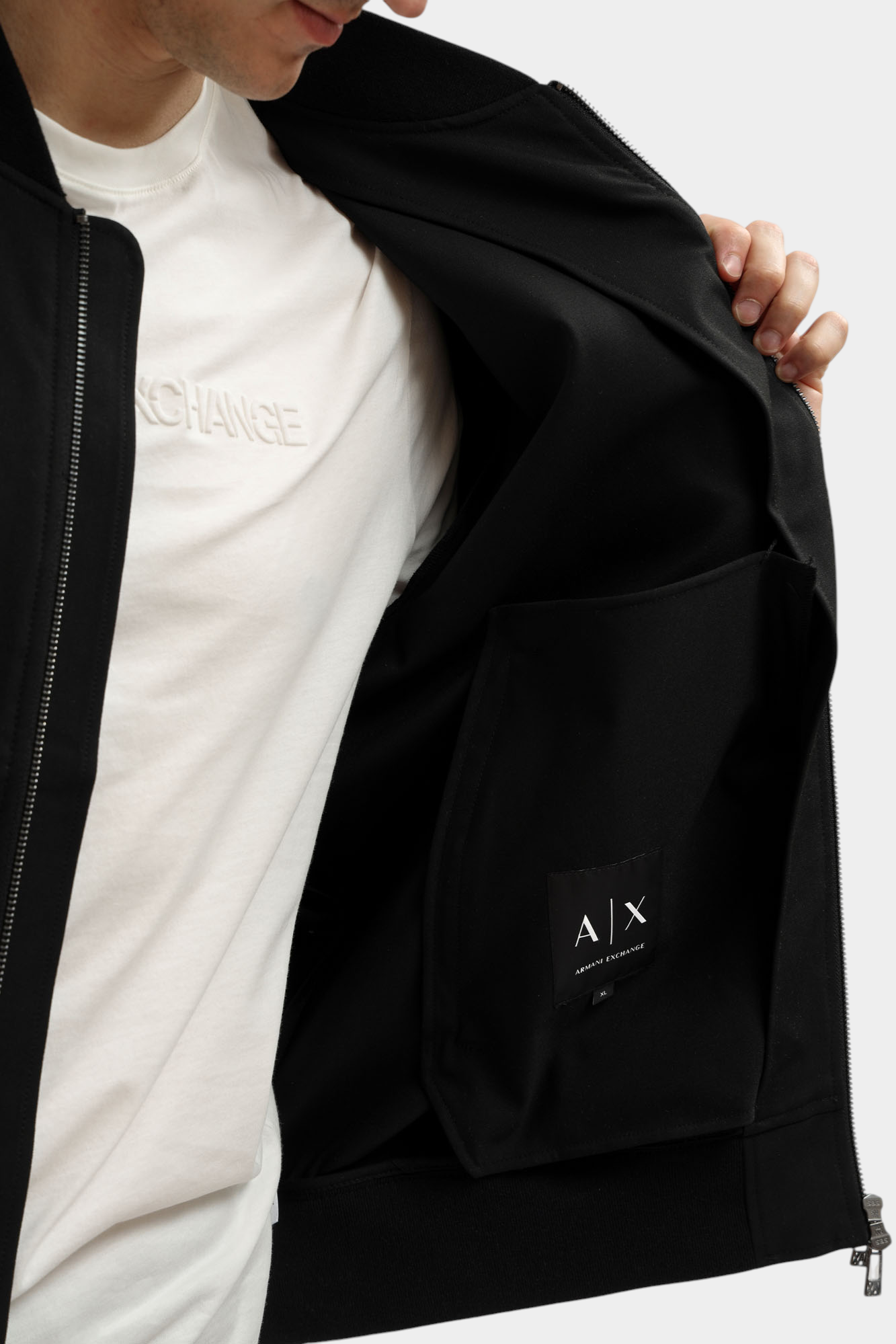 XM002874_AF25462 Бомбер Armani Exchange Черный