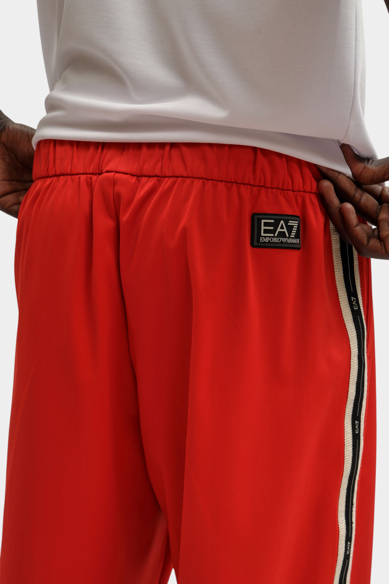 7M000960_AF17160 Брюки спортивные EA7 Красный