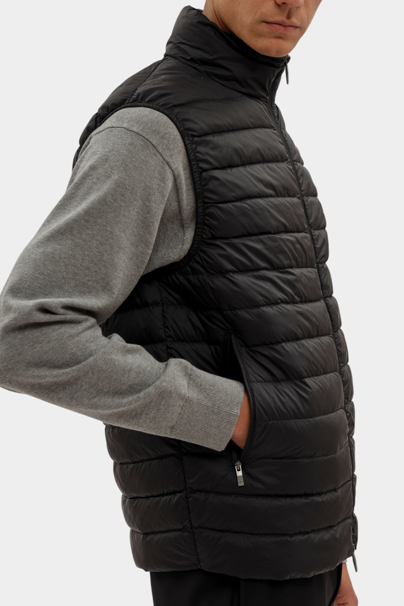 XM001576_AF16927 Жилет утепленный Armani Exchange Черный