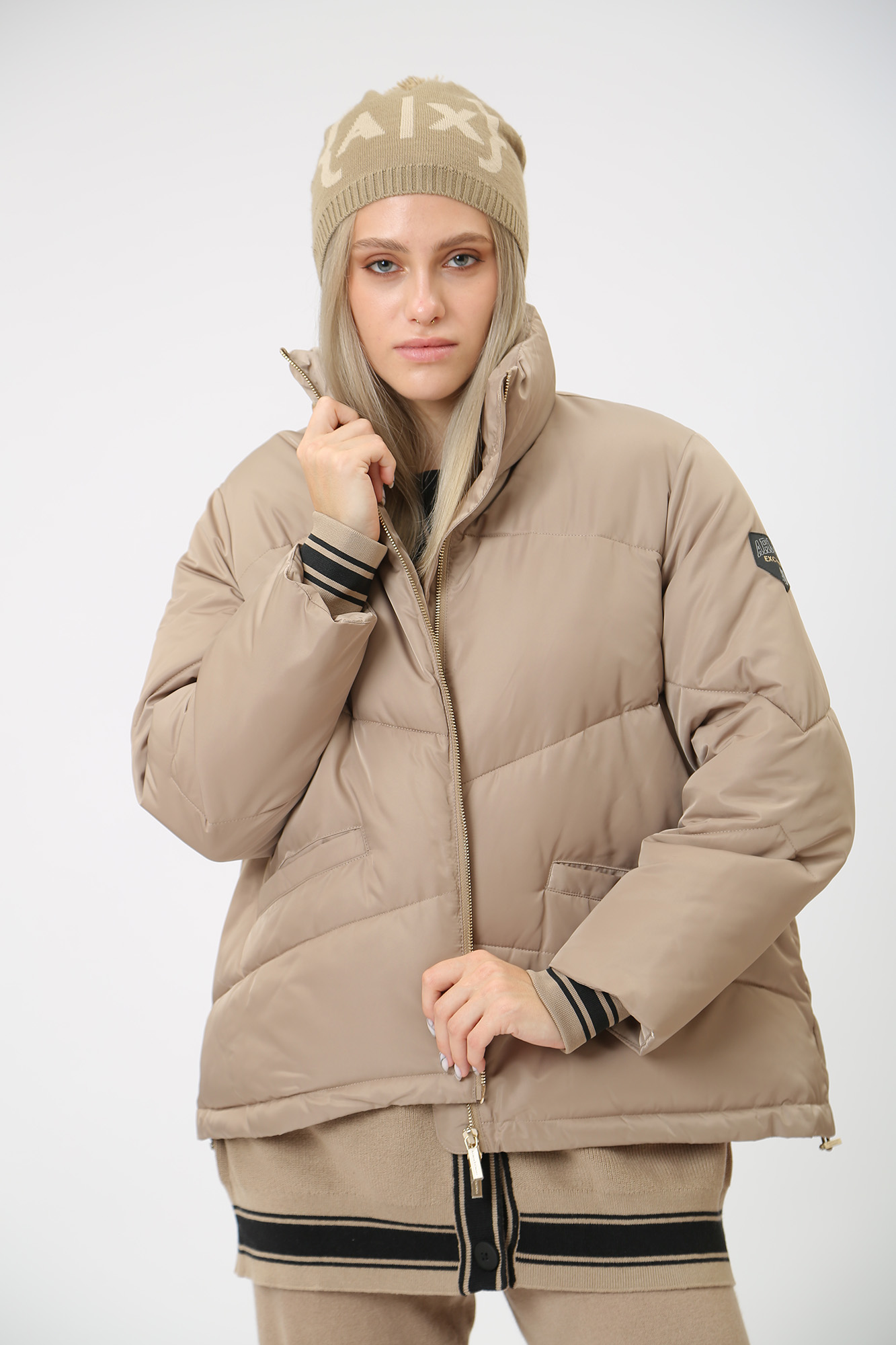 940342_3F303 Шапка Armani Exchange Бежевый