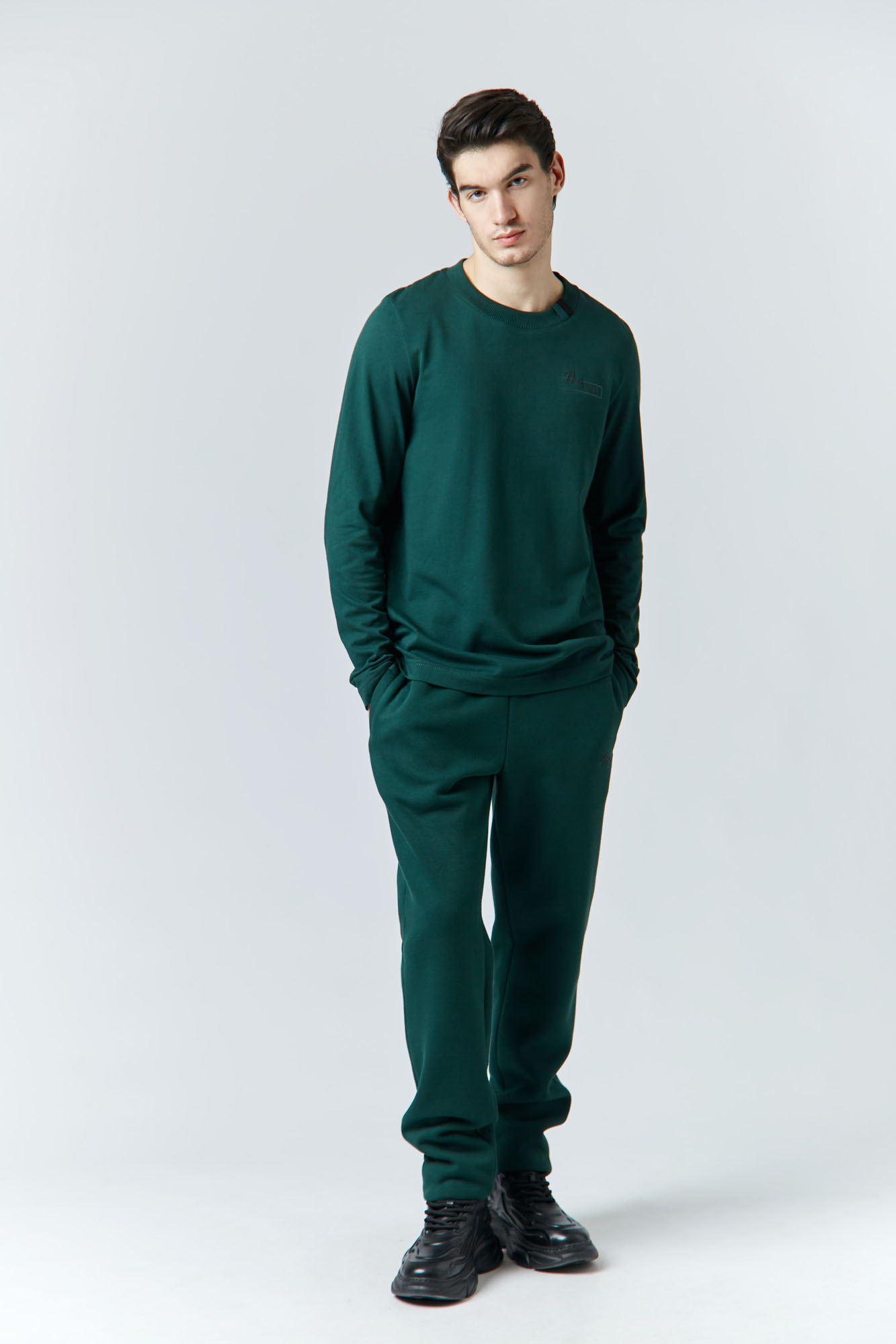 M-242-P-22-0040 Лонгслив The Hills Зеленый