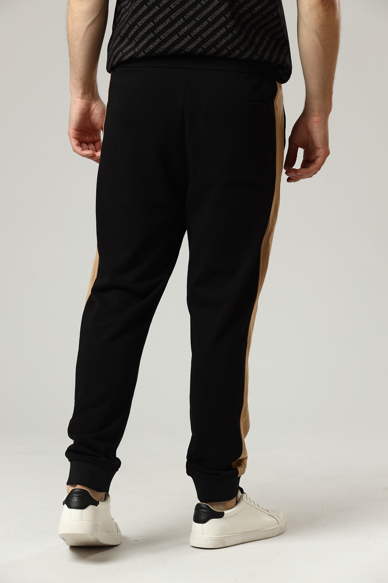 3LZP80_ZJ5CZ Брюки спортивные джоггеры Armani Exchange Черный