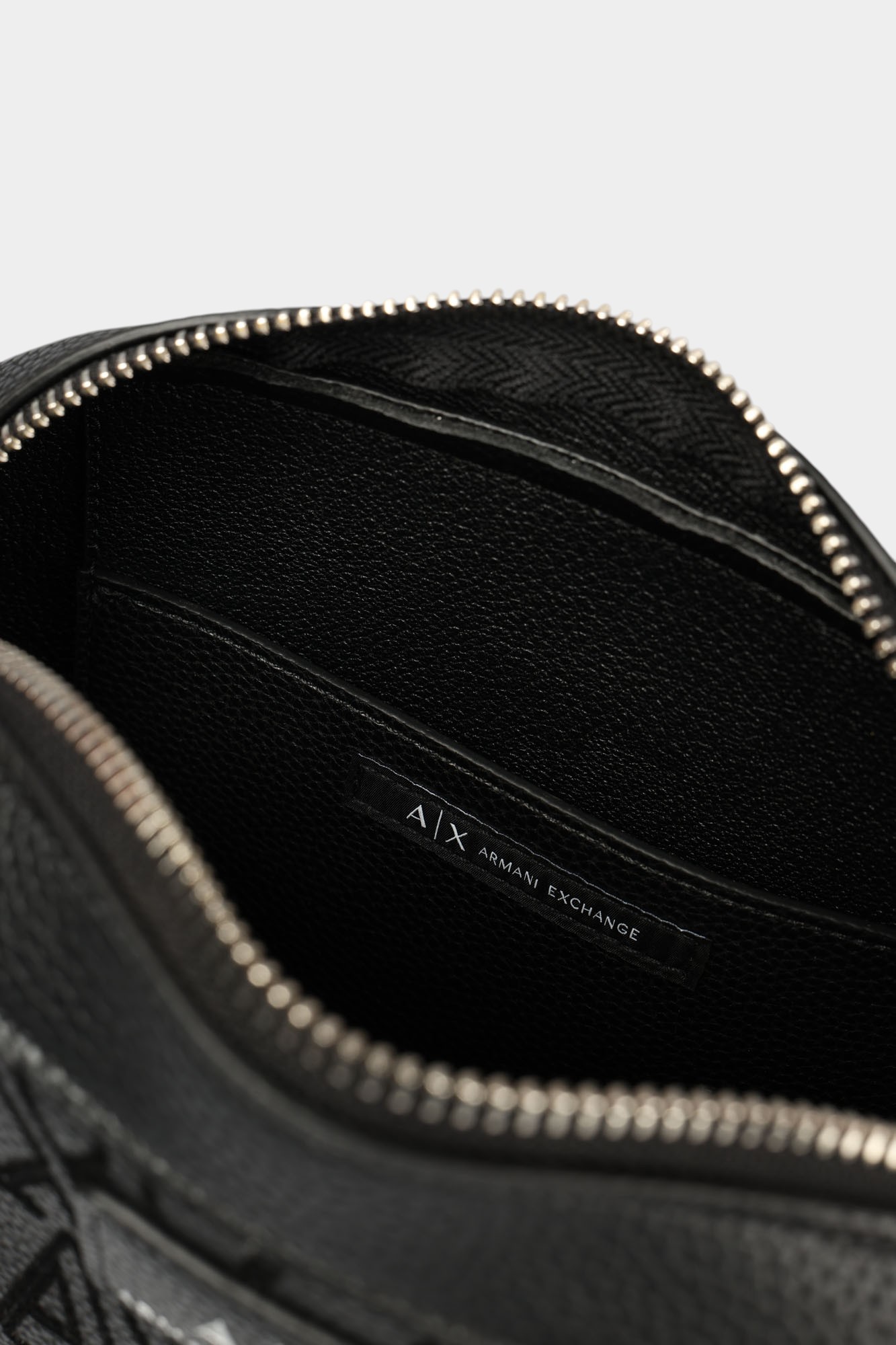 XW002122_AF19298 Сумка Armani Exchange Черный