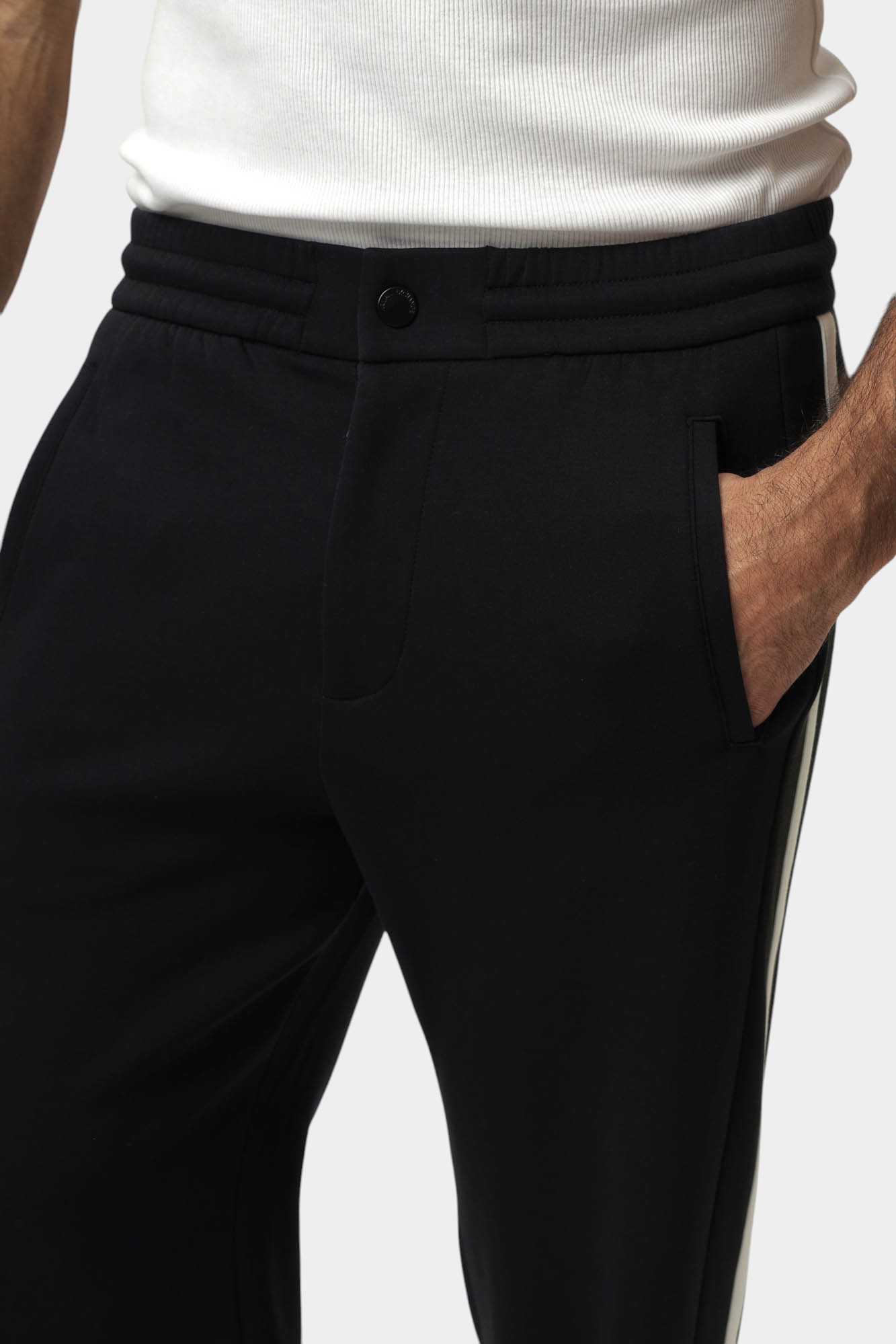 XM000589_AF10818 Брюки Armani Exchange Черный