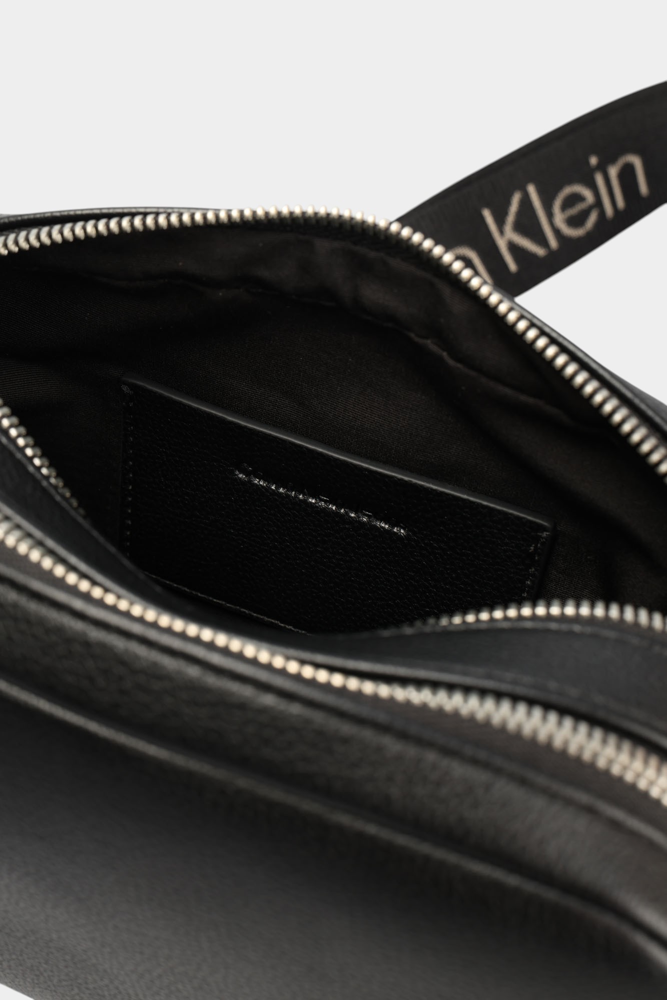 LV04K3124G Сумка Calvin Klein Jeans Черный