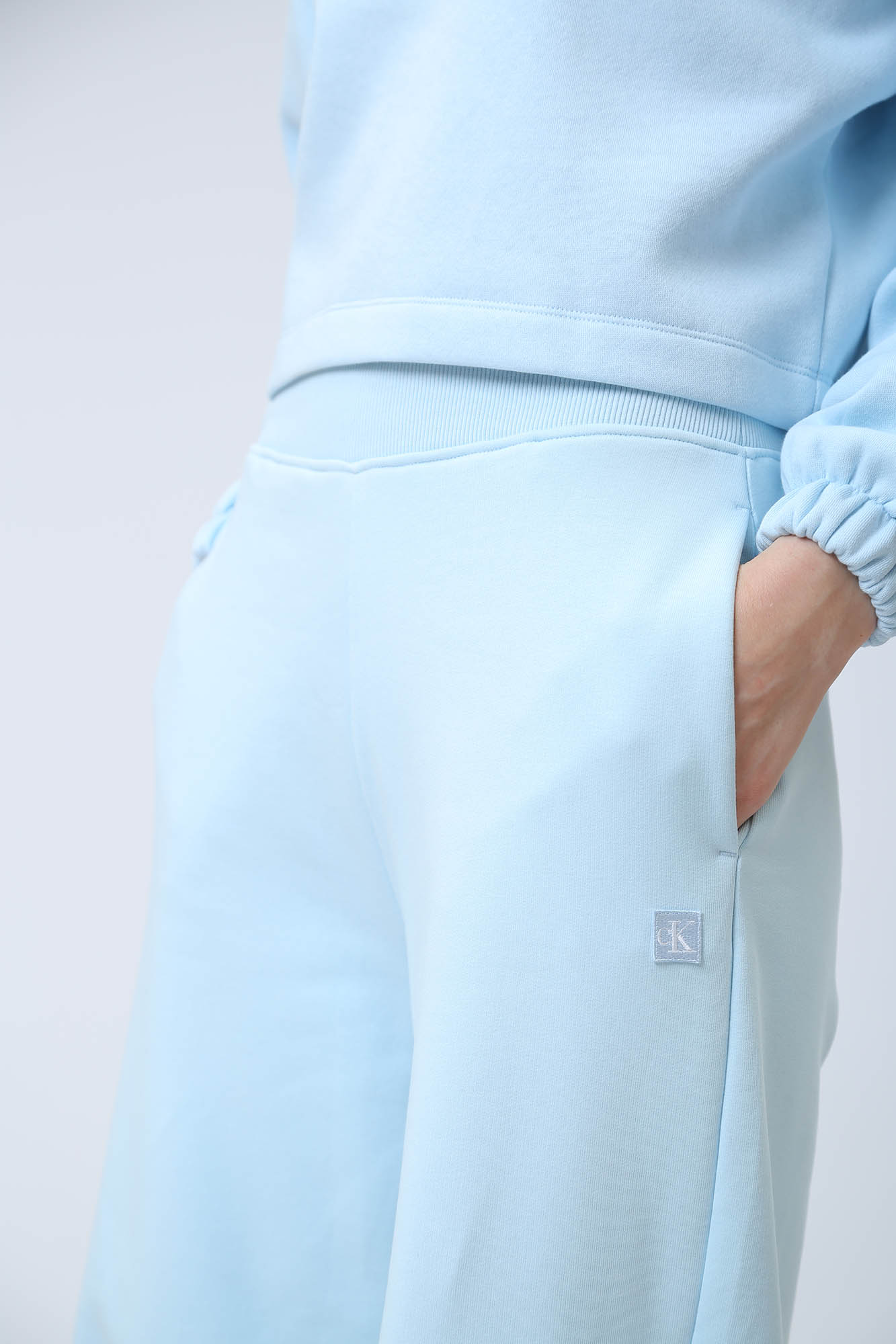 J20J222597 брюки calvin klein jeans 