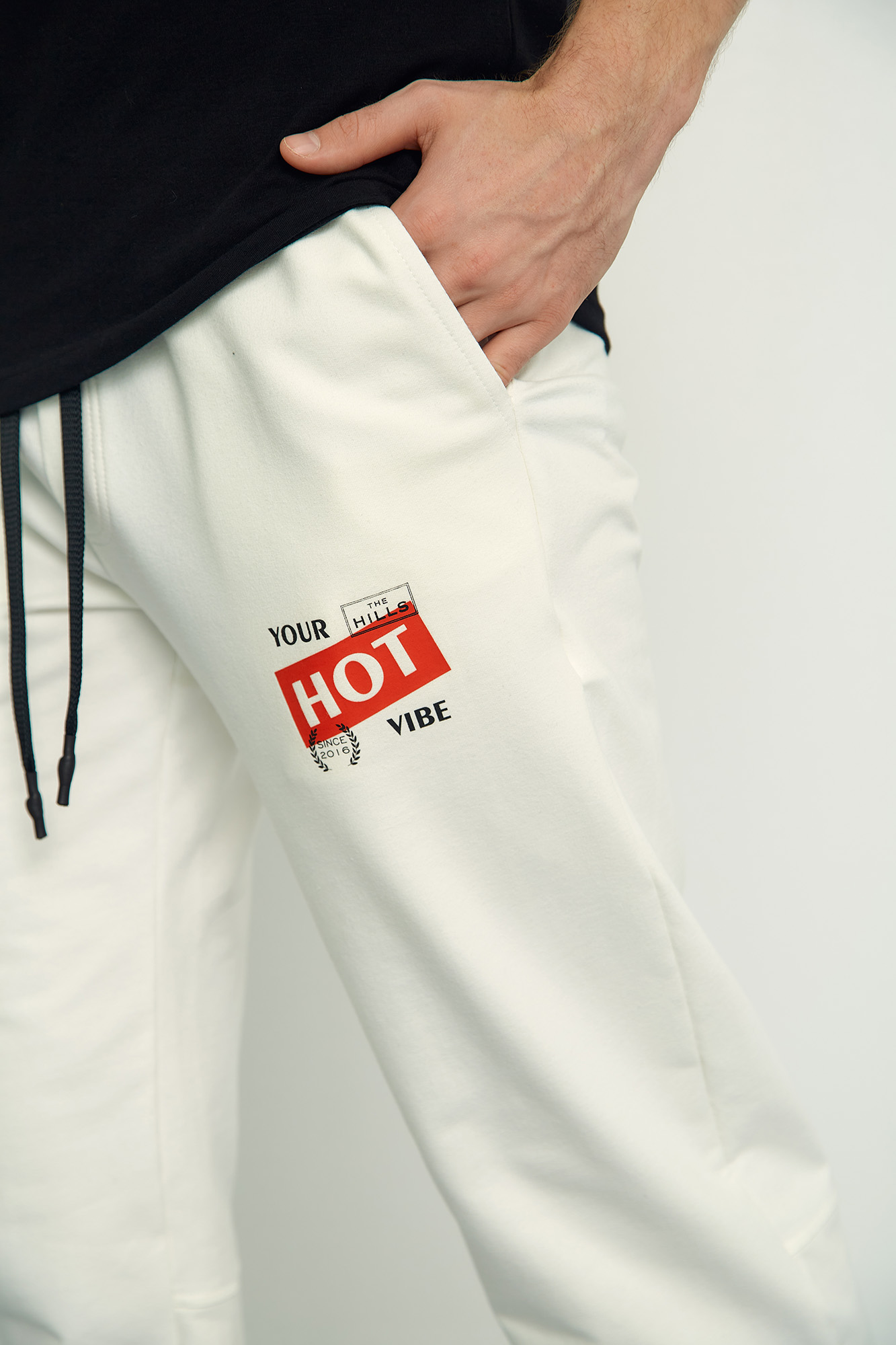 M-221-11-3339 Брюки спортивные джоггеры The Hills Белый