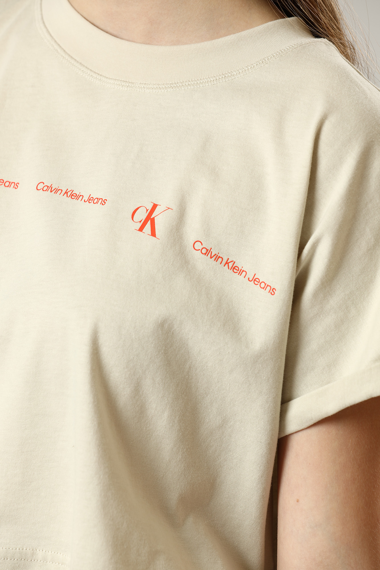 J20J218847 футболка кроп-топ calvin klein jeans calvin klein jeans 