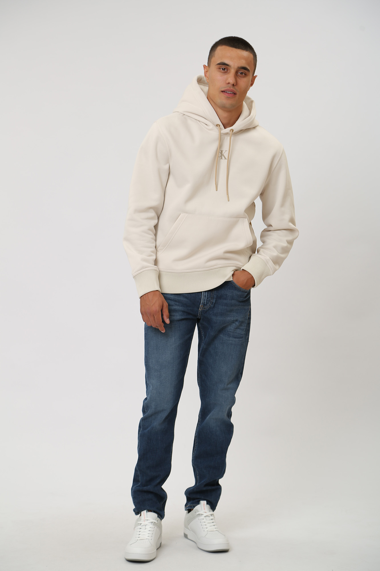 J30J323435 Худи Calvin Klein Jeans  Calvin Klein Jeans Белый