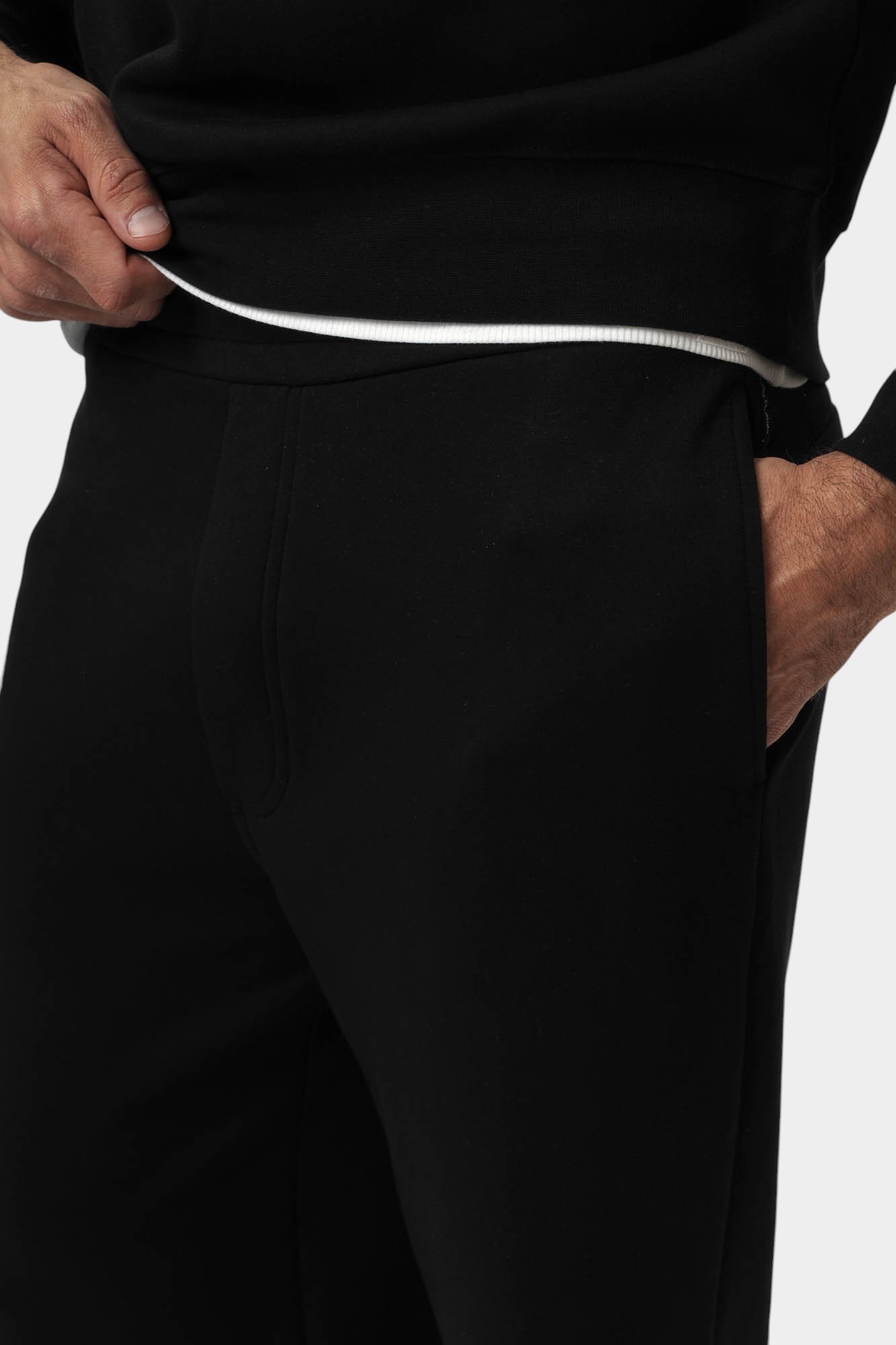 XM000741_AF13047 Брюки спортивные Armani Exchange Черный