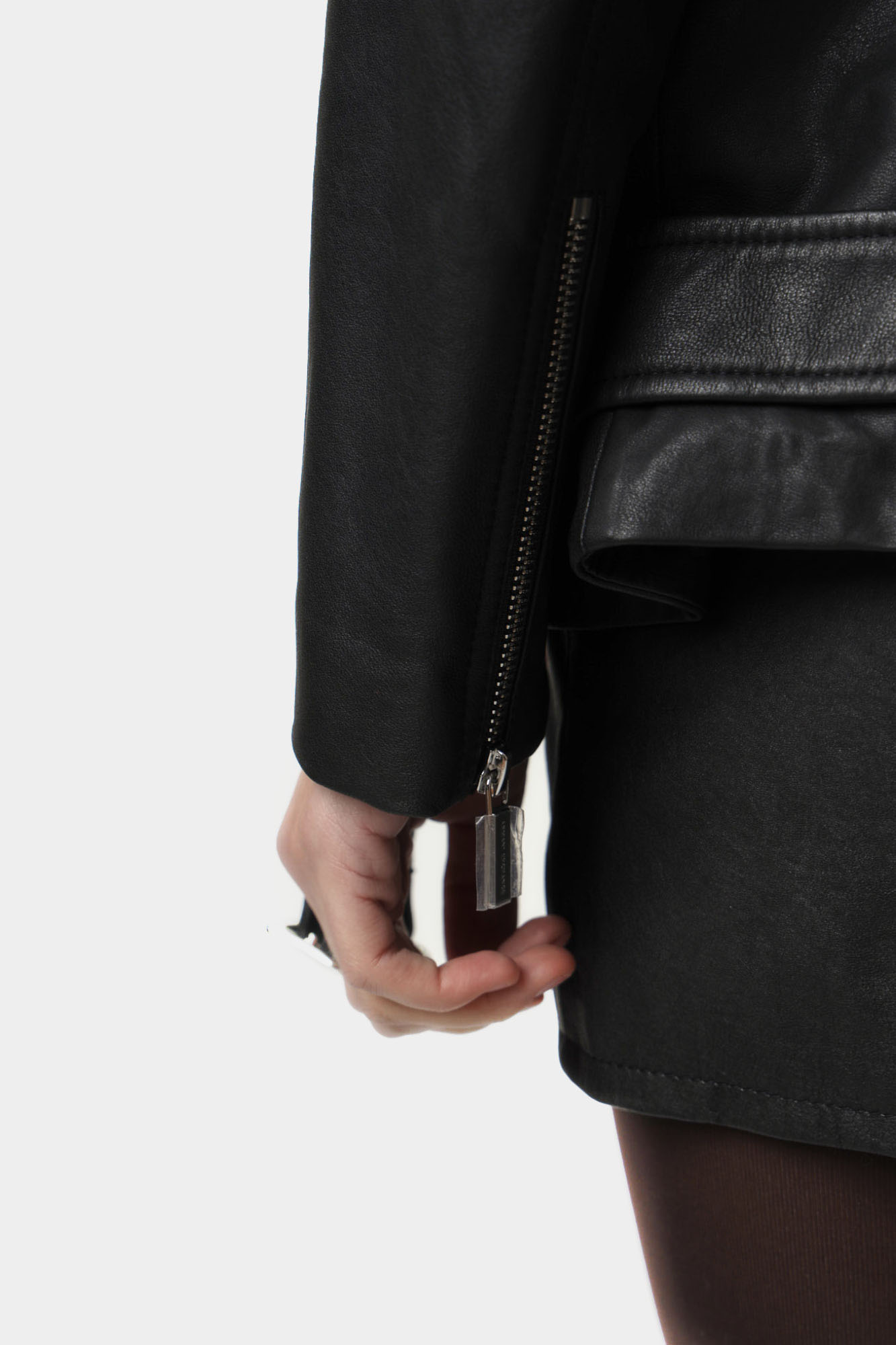 XW000218_AF10854 куртка кожаная armani exchange 