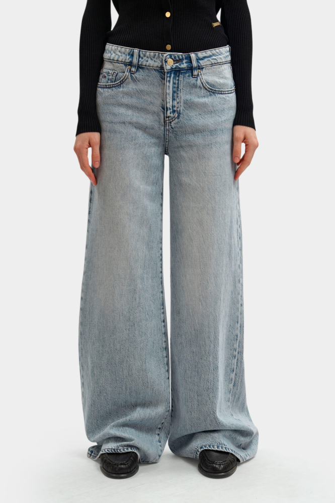 Джинсы Armani Exchange