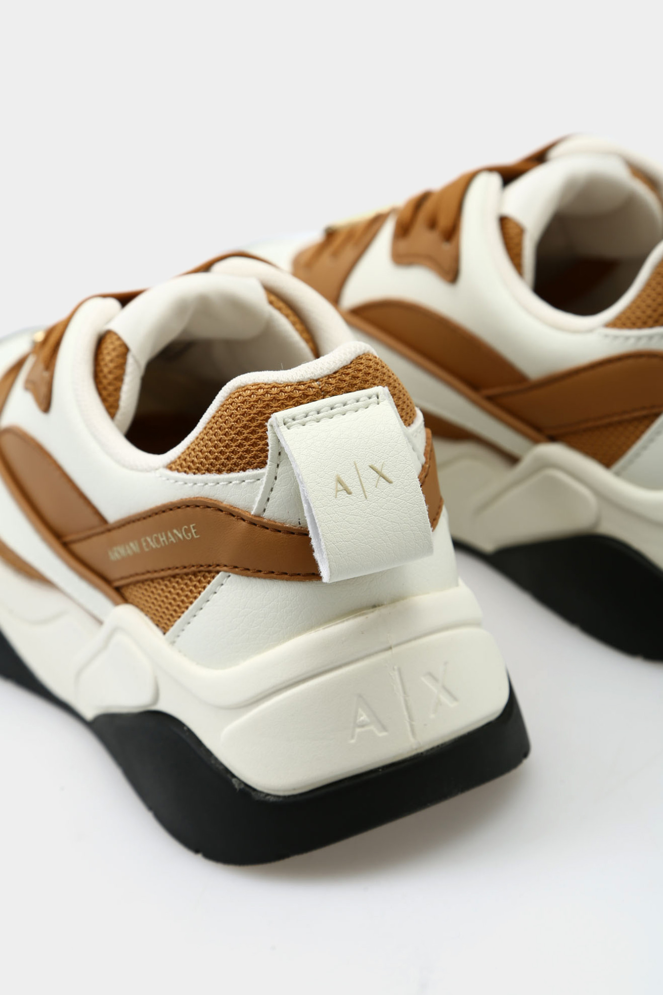 XDX170_XV896_U284 Кроссовки Armani Exchange Белый