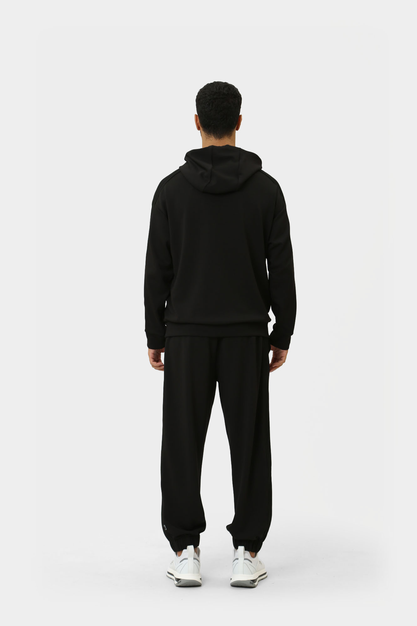 6DUM02_PJZKZ_1200 Худи EA7 Черный