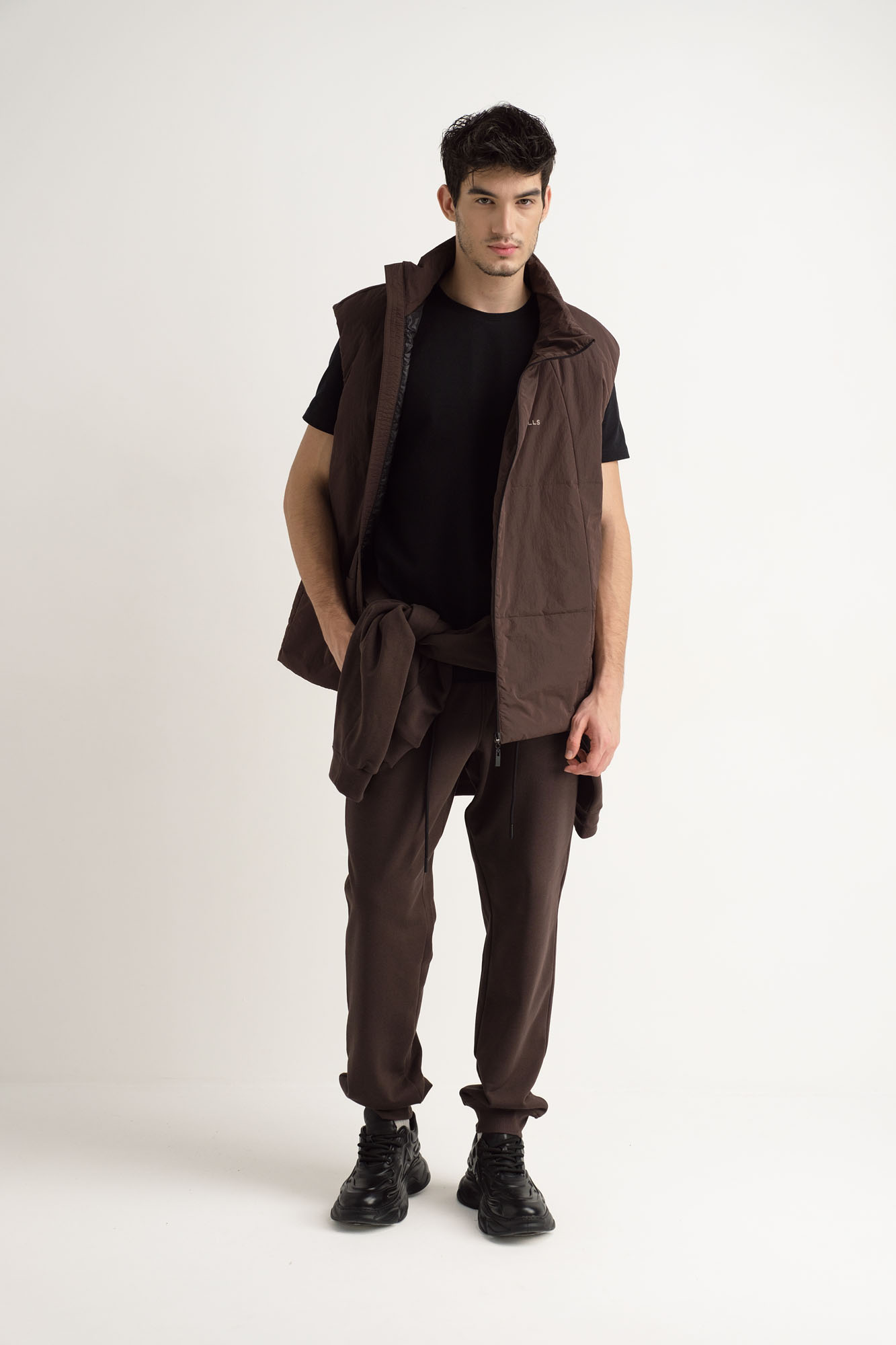 M-242-P-22-0020 Футболка The Hills Черный