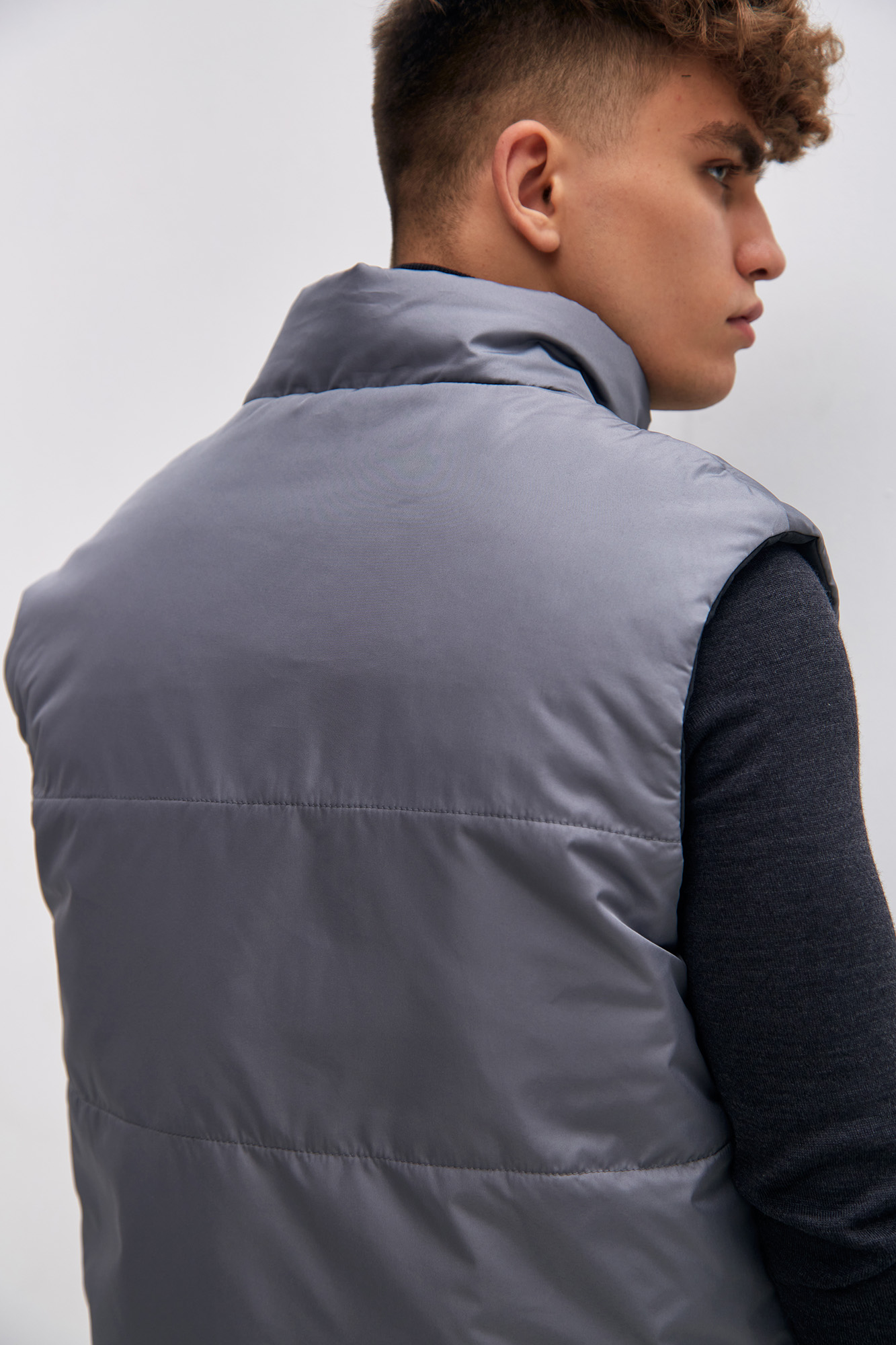 M-231-P-107-0011 Жилет The Hills Серый