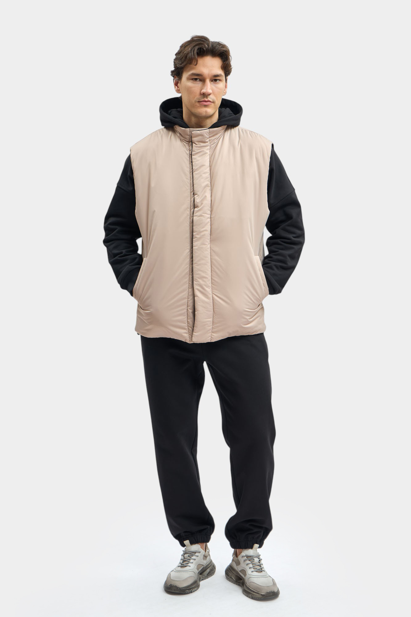 M-252-P-20-0501 Жилет The Hills Черный