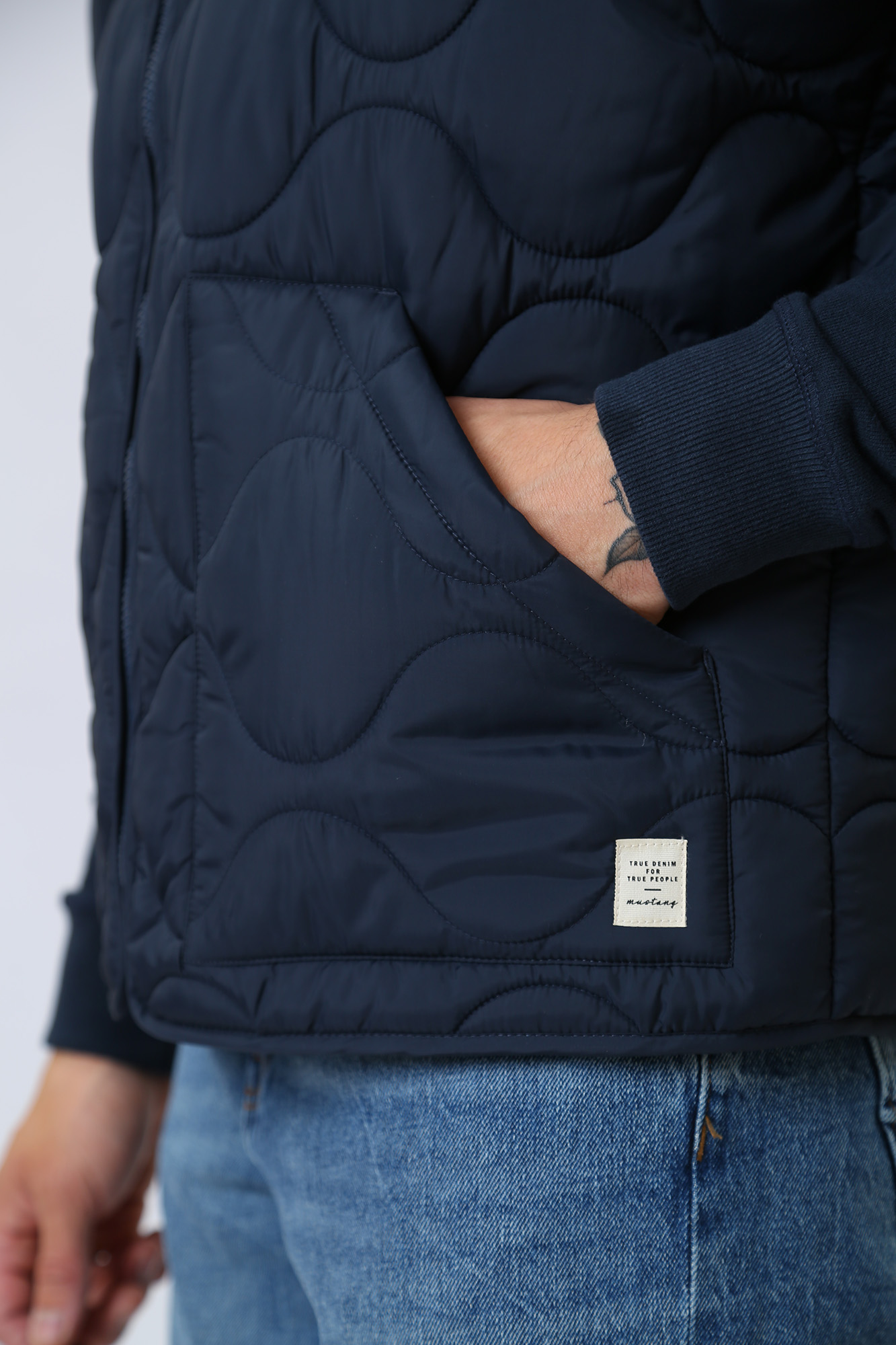 1013494 Жилет утепленный Mustang Синий